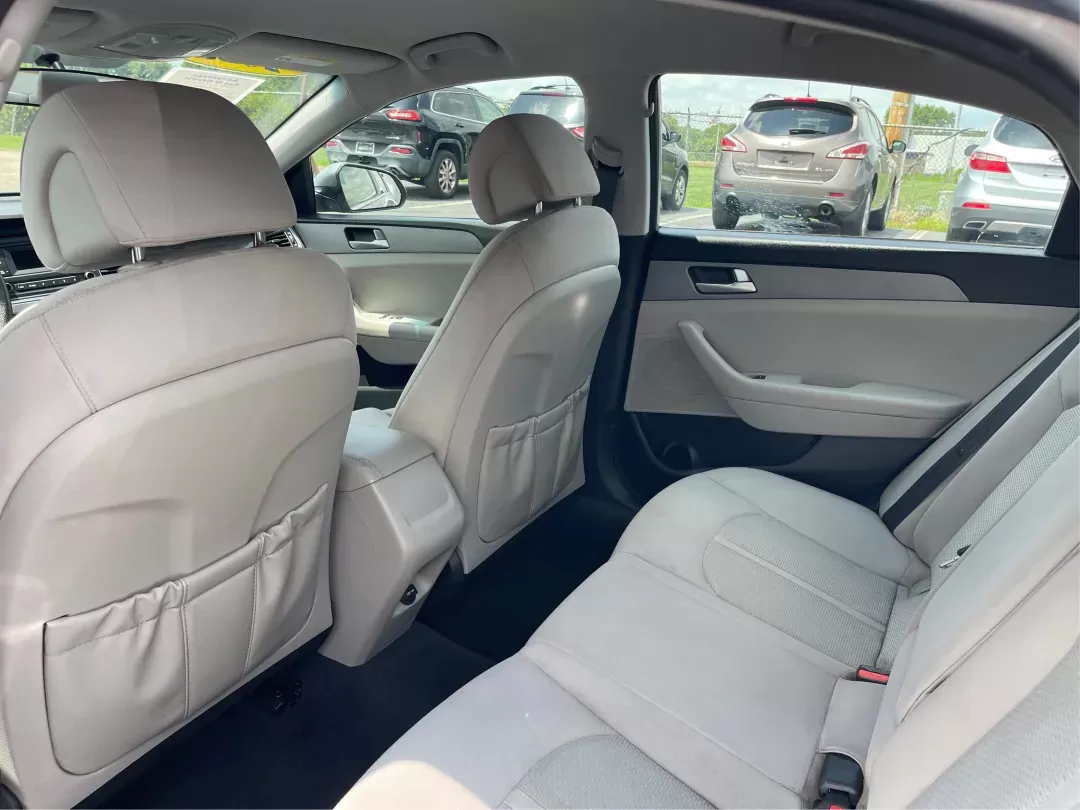 2015 Hyundai Sonata SE (5NPE24AF4FH) with an 2.4L I-4 gasoline direct injection engine, located at 880 E. National Road, Vandalia, OH, 45377, (937) 908-9800, 39.891918, -84.183594 - Photo#9
