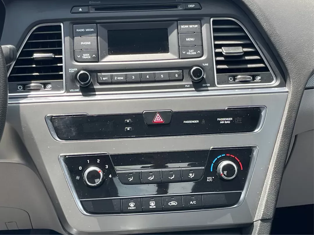 2015 Hyundai Sonata SE (5NPE24AF4FH) with an 2.4L I-4 gasoline direct injection engine, located at 880 E. National Road, Vandalia, OH, 45377, (937) 908-9800, 39.891918, -84.183594 - Photo#12