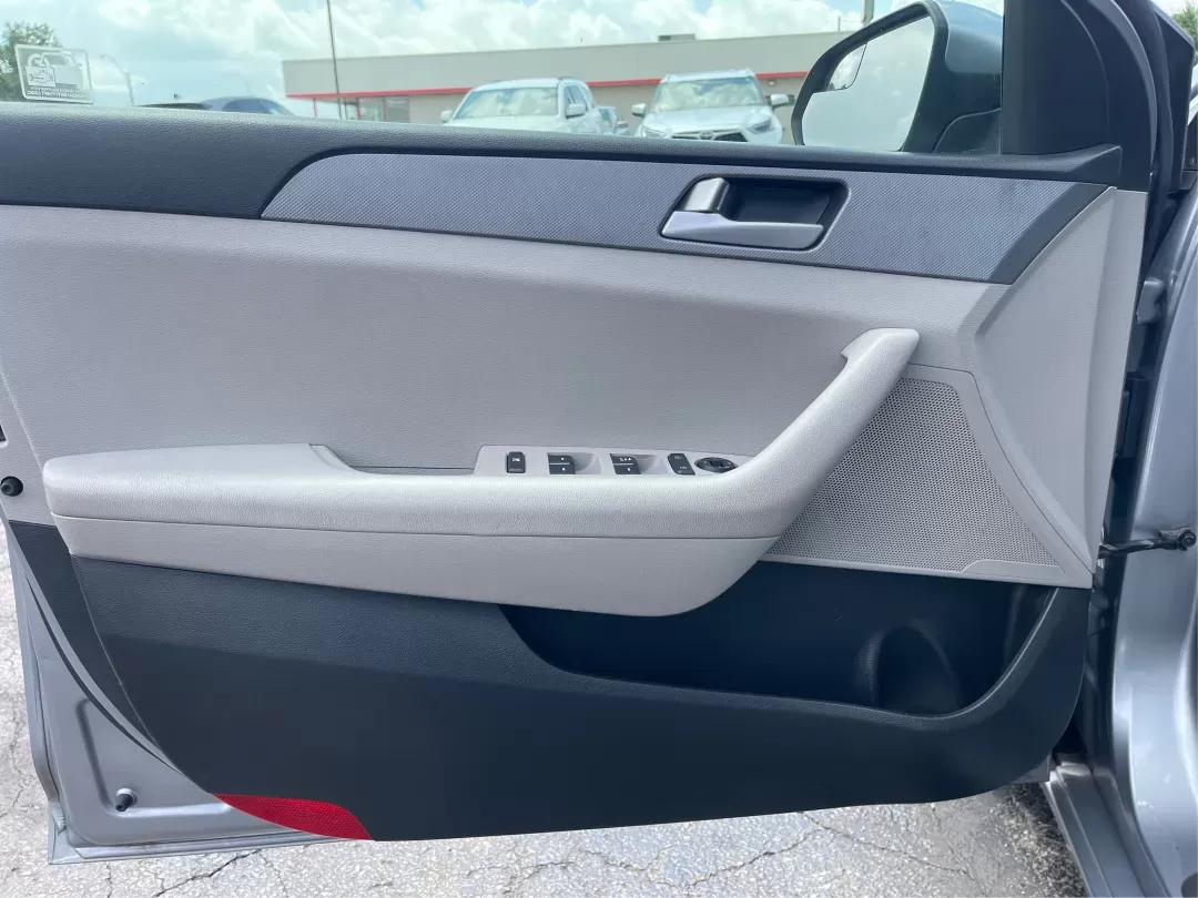 2015 Hyundai Sonata SE (5NPE24AF4FH) with an 2.4L I-4 gasoline direct injection engine, located at 880 E. National Road, Vandalia, OH, 45377, (937) 908-9800, 39.891918, -84.183594 - Photo#18