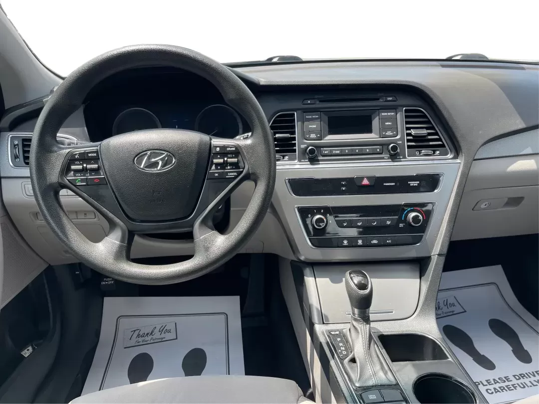 2015 Hyundai Sonata SE (5NPE24AF4FH) with an 2.4L I-4 gasoline direct injection engine, located at 880 E. National Road, Vandalia, OH, 45377, (937) 908-9800, 39.891918, -84.183594 - Photo#20