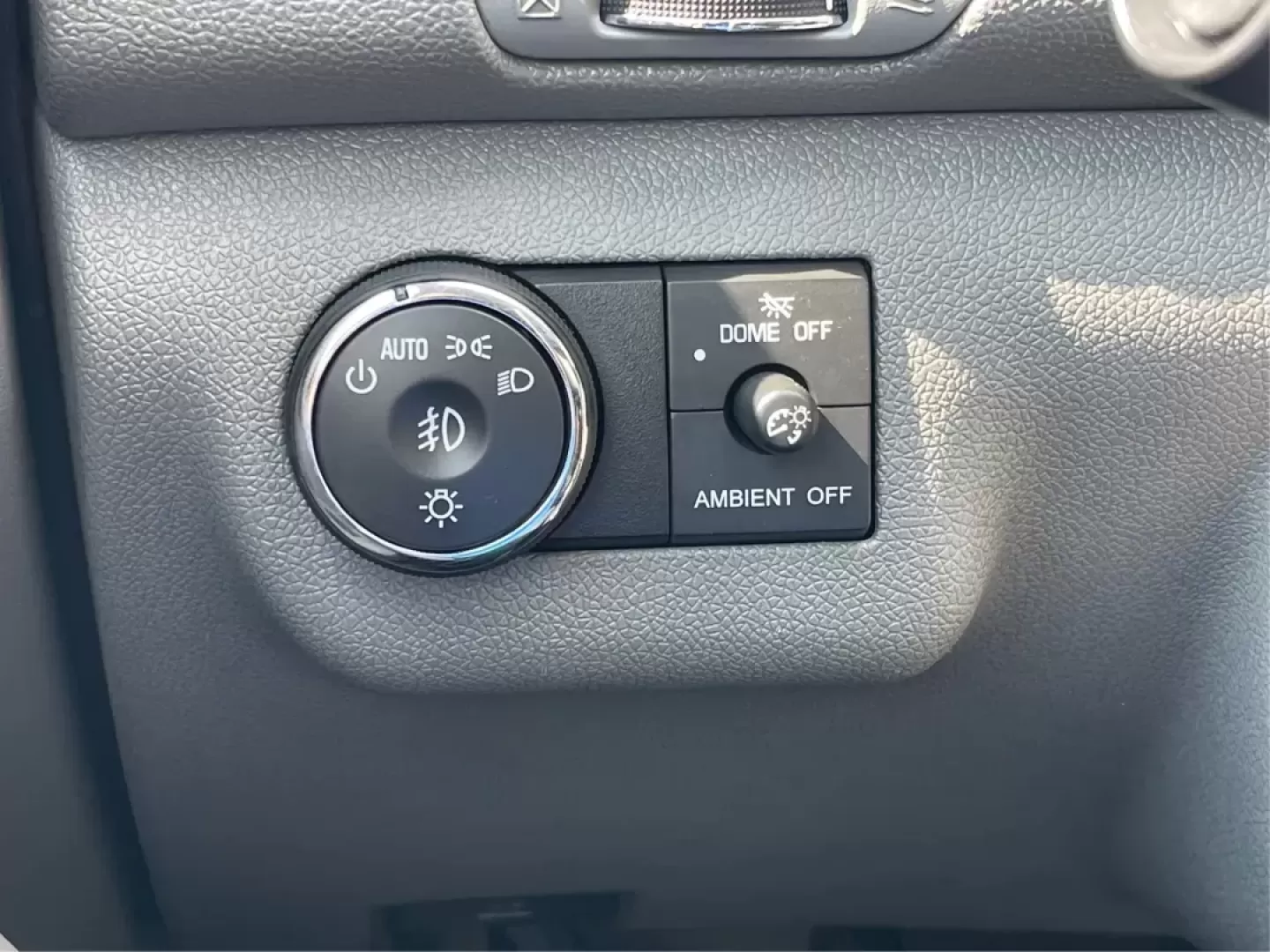 2016 Chevrolet Traverse LTZ (1GNKVJKD6GJ) with an 3.6L V-6 gasoline direct injection engine, located at 1184 Kauffman Ave, Fairborn, OH, 45324, (937) 908-9800, 39.807072, -84.030914 - **Explore Family Adventures with the 2016 Chevrolet Traverse LTZ at Advantage Car and Credit!**<br /> <br /> Are you ready to elevate your family adventures? The 2016 Chevrolet Traverse LTZ is designed for those who lead active lifestyles, whether you're planning a weekend getaway to nearby Yellow S - Photo#16