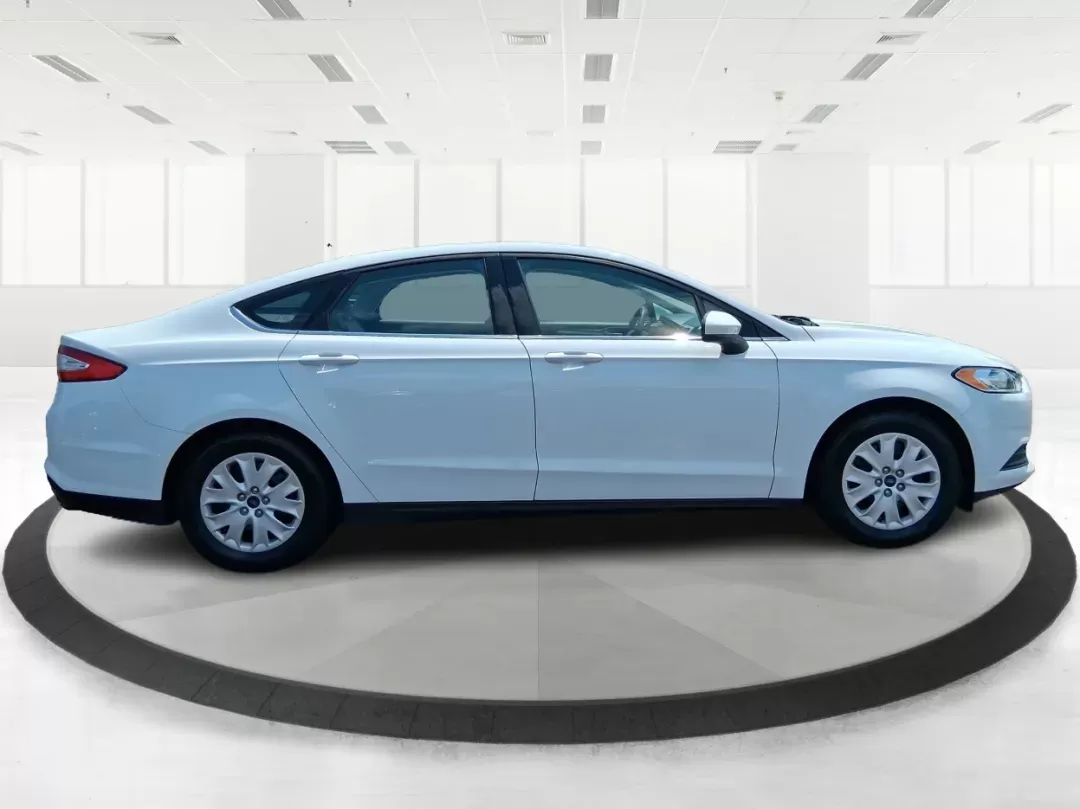 2014 Ford Fusion S (1FA6P0G70E5) with an Duratec 2.5L I-4 DOHC engine, located at 880 E. National Road, Vandalia, OH, 45377, (937) 908-9800, 39.891918, -84.183594 - **Discover Your Perfect Commuter Companion: 2014 Ford Fusion S at Advantage Car and Credit**<br /> <br /> Are you in search of a reliable sedan that seamlessly blends style, comfort, and affordability? Look no further! The 2014 Ford Fusion S is the ultimate choice for budget-conscious buyers and gro - Photo#1