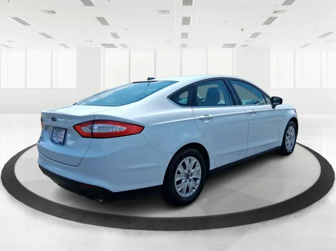 2014 Ford Fusion S (1FA6P0G70E5) with an Duratec 2.5L I-4 DOHC engine, located at 880 E. National Road, Vandalia, OH, 45377, (937) 908-9800, 39.891918, -84.183594 - **Discover Your Perfect Commuter Companion: 2014 Ford Fusion S at Advantage Car and Credit**<br /> <br /> Are you in search of a reliable sedan that seamlessly blends style, comfort, and affordability? Look no further! The 2014 Ford Fusion S is the ultimate choice for budget-conscious buyers and gro - Photo#2