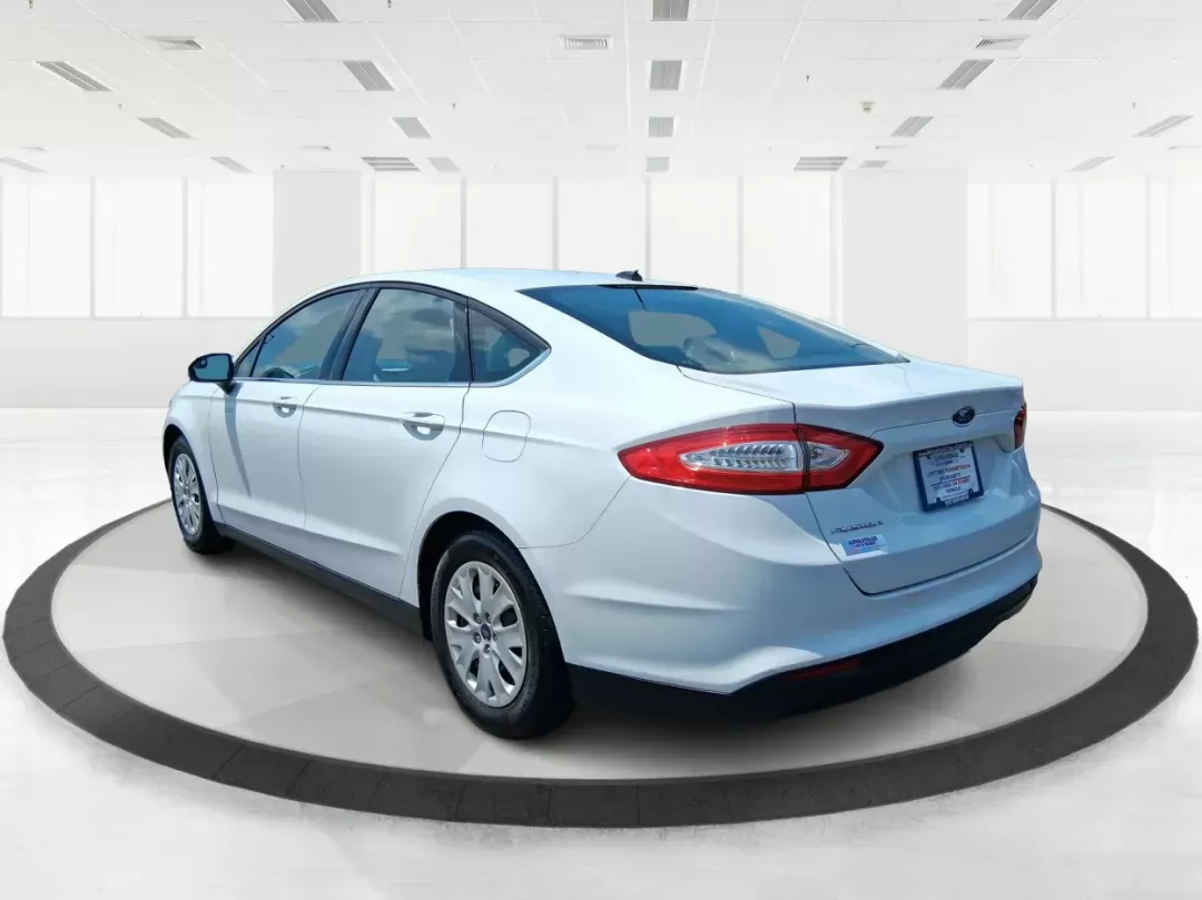 2014 Ford Fusion S (1FA6P0G70E5) with an Duratec 2.5L I-4 DOHC engine, located at 880 E. National Road, Vandalia, OH, 45377, (937) 908-9800, 39.891918, -84.183594 - **Discover Your Perfect Commuter Companion: 2014 Ford Fusion S at Advantage Car and Credit**<br /> <br /> Are you in search of a reliable sedan that seamlessly blends style, comfort, and affordability? Look no further! The 2014 Ford Fusion S is the ultimate choice for budget-conscious buyers and gro - Photo#4