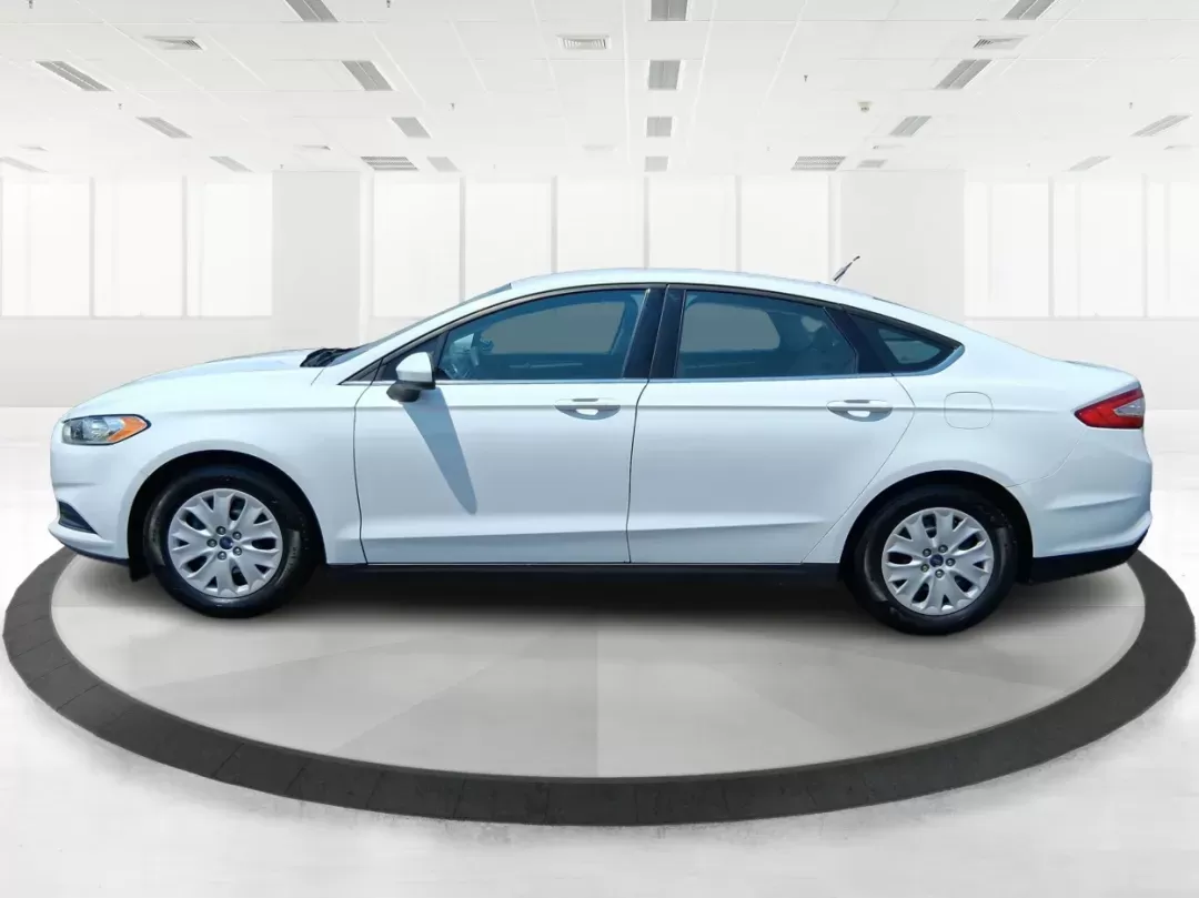 2014 Ford Fusion S (1FA6P0G70E5) with an Duratec 2.5L I-4 DOHC engine, located at 880 E. National Road, Vandalia, OH, 45377, (937) 908-9800, 39.891918, -84.183594 - **Discover Your Perfect Commuter Companion: 2014 Ford Fusion S at Advantage Car and Credit**<br /> <br /> Are you in search of a reliable sedan that seamlessly blends style, comfort, and affordability? Look no further! The 2014 Ford Fusion S is the ultimate choice for budget-conscious buyers and gro - Photo#5