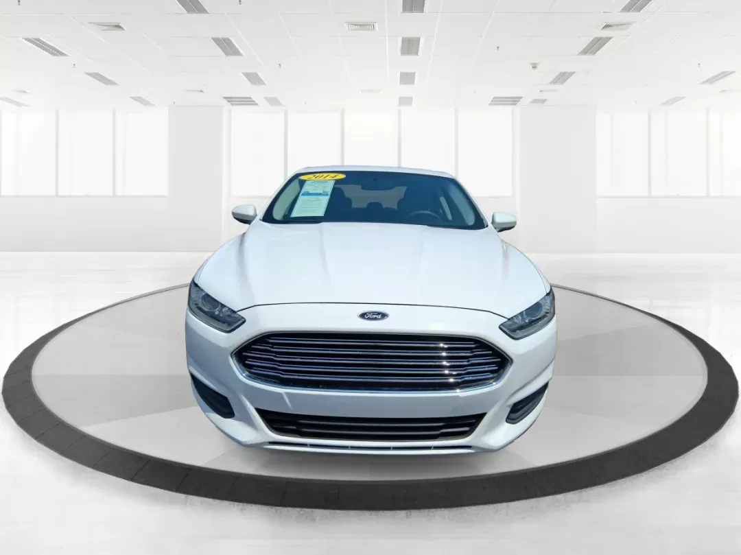 2014 Ford Fusion S (1FA6P0G70E5) with an Duratec 2.5L I-4 DOHC engine, located at 880 E. National Road, Vandalia, OH, 45377, (937) 908-9800, 39.891918, -84.183594 - **Discover Your Perfect Commuter Companion: 2014 Ford Fusion S at Advantage Car and Credit**<br /> <br /> Are you in search of a reliable sedan that seamlessly blends style, comfort, and affordability? Look no further! The 2014 Ford Fusion S is the ultimate choice for budget-conscious buyers and gro - Photo#6