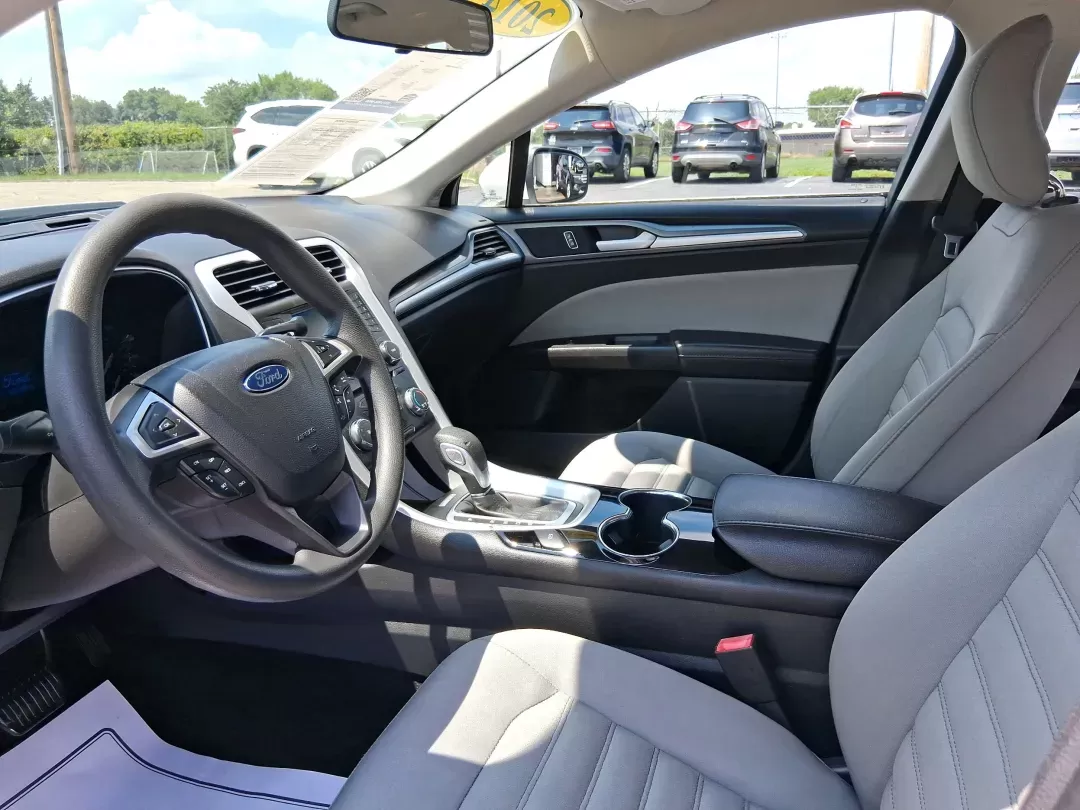 2014 Ford Fusion S (1FA6P0G70E5) with an Duratec 2.5L I-4 DOHC engine, located at 880 E. National Road, Vandalia, OH, 45377, (937) 908-9800, 39.891918, -84.183594 - **Discover Your Perfect Commuter Companion: 2014 Ford Fusion S at Advantage Car and Credit**<br /> <br /> Are you in search of a reliable sedan that seamlessly blends style, comfort, and affordability? Look no further! The 2014 Ford Fusion S is the ultimate choice for budget-conscious buyers and gro - Photo#8