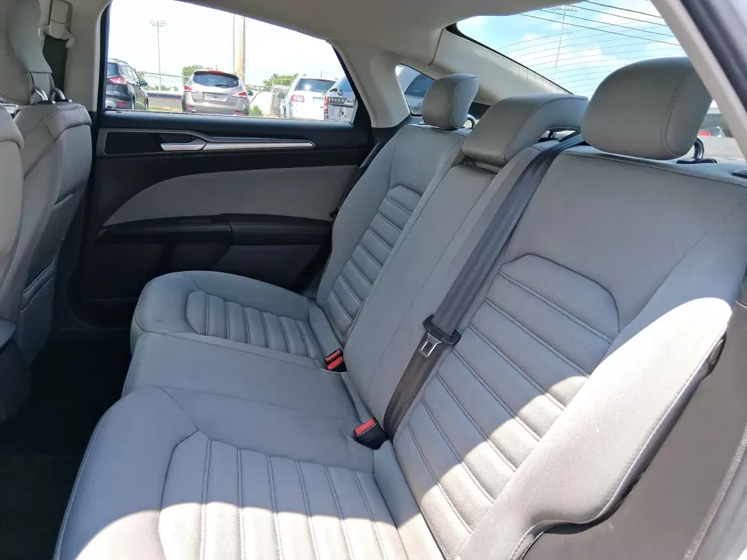 2014 Ford Fusion S (1FA6P0G70E5) with an Duratec 2.5L I-4 DOHC engine, located at 880 E. National Road, Vandalia, OH, 45377, (937) 908-9800, 39.891918, -84.183594 - **Discover Your Perfect Commuter Companion: 2014 Ford Fusion S at Advantage Car and Credit**<br /> <br /> Are you in search of a reliable sedan that seamlessly blends style, comfort, and affordability? Look no further! The 2014 Ford Fusion S is the ultimate choice for budget-conscious buyers and gro - Photo#9