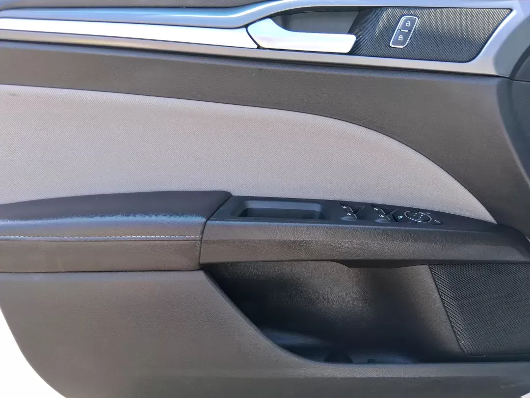 2014 Ford Fusion S (1FA6P0G70E5) with an Duratec 2.5L I-4 DOHC engine, located at 880 E. National Road, Vandalia, OH, 45377, (937) 908-9800, 39.891918, -84.183594 - **Discover Your Perfect Commuter Companion: 2014 Ford Fusion S at Advantage Car and Credit**<br /> <br /> Are you in search of a reliable sedan that seamlessly blends style, comfort, and affordability? Look no further! The 2014 Ford Fusion S is the ultimate choice for budget-conscious buyers and gro - Photo#17