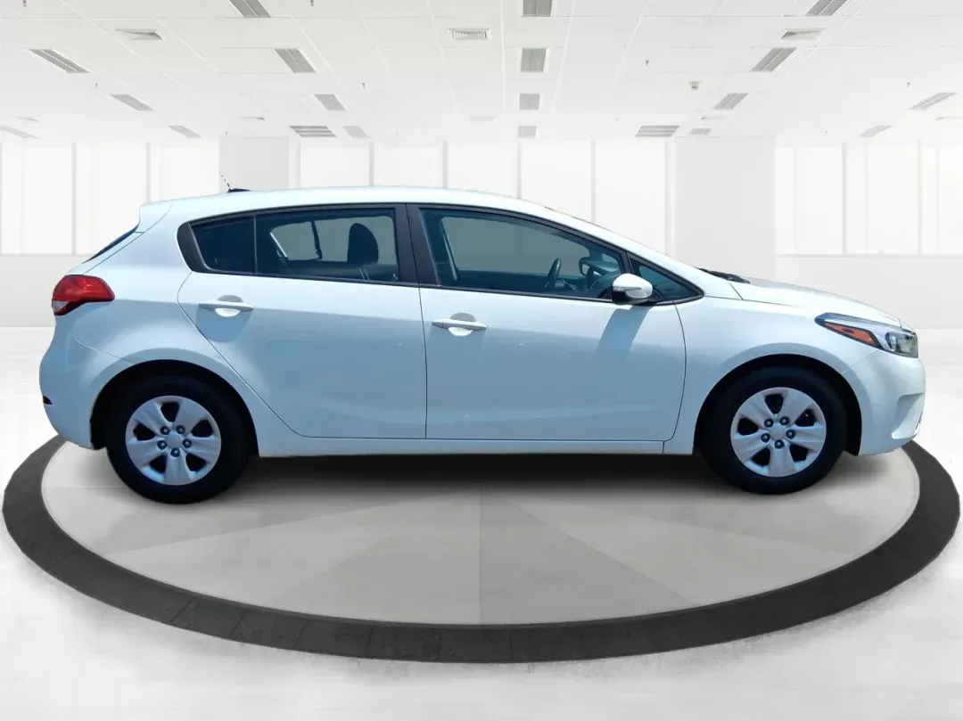 2017 Kia Forte LX (KNAFK5A8XH5) with an 2L I-4 DOHC engine, located at 1951 S Dayton Lakeview Rd., New Carlisle, OH, 45344, (937) 908-9800, 39.890999, -84.050255 - **Discover Adventure with the 2017 Kia Forte LX at Advantage Car and Credit!**<br /> <br /> Are you ready to elevate your daily commute or embark on a weekend adventure? The 2017 Kia Forte LX is your perfect companion, combining style, comfort, and impressive efficiency. With its eye-catching Clear - Photo#1