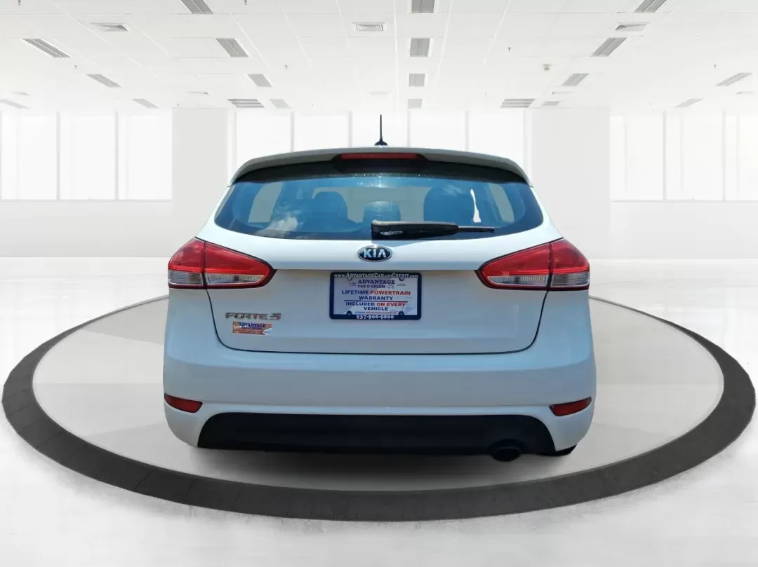 2017 Kia Forte LX (KNAFK5A8XH5) with an 2L I-4 DOHC engine, located at 1951 S Dayton Lakeview Rd., New Carlisle, OH, 45344, (937) 908-9800, 39.890999, -84.050255 - **Discover Adventure with the 2017 Kia Forte LX at Advantage Car and Credit!**<br /> <br /> Are you ready to elevate your daily commute or embark on a weekend adventure? The 2017 Kia Forte LX is your perfect companion, combining style, comfort, and impressive efficiency. With its eye-catching Clear - Photo#3