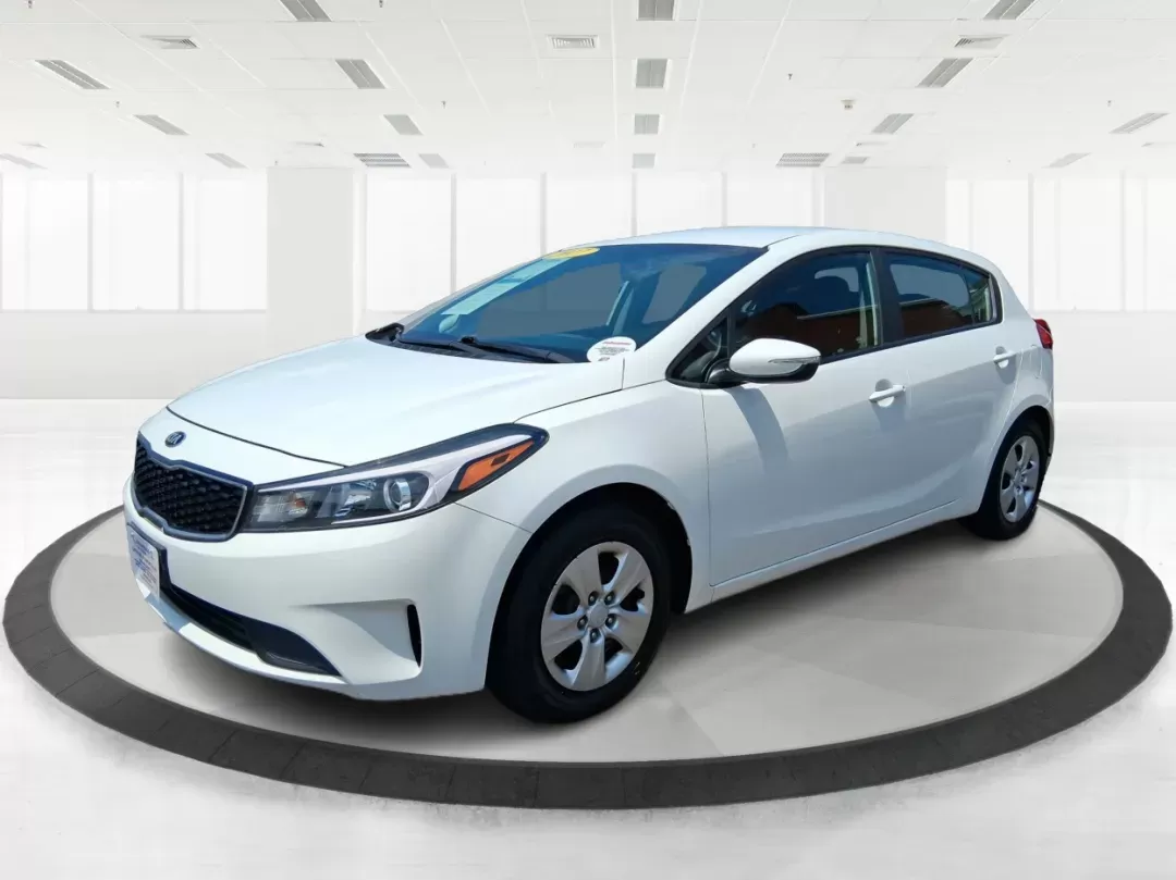 2017 Kia Forte LX (KNAFK5A8XH5) with an 2L I-4 DOHC engine, located at 1951 S Dayton Lakeview Rd., New Carlisle, OH, 45344, (937) 908-9800, 39.890999, -84.050255 - **Discover Adventure with the 2017 Kia Forte LX at Advantage Car and Credit!**<br /> <br /> Are you ready to elevate your daily commute or embark on a weekend adventure? The 2017 Kia Forte LX is your perfect companion, combining style, comfort, and impressive efficiency. With its eye-catching Clear - Photo#7