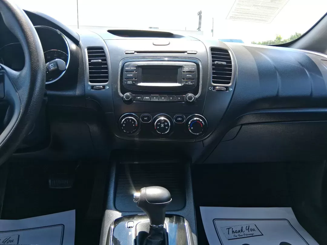 2017 Kia Forte LX (KNAFK5A8XH5) with an 2L I-4 DOHC engine, located at 1951 S Dayton Lakeview Rd., New Carlisle, OH, 45344, (937) 908-9800, 39.890999, -84.050255 - **Discover Adventure with the 2017 Kia Forte LX at Advantage Car and Credit!**<br /> <br /> Are you ready to elevate your daily commute or embark on a weekend adventure? The 2017 Kia Forte LX is your perfect companion, combining style, comfort, and impressive efficiency. With its eye-catching Clear - Photo#12