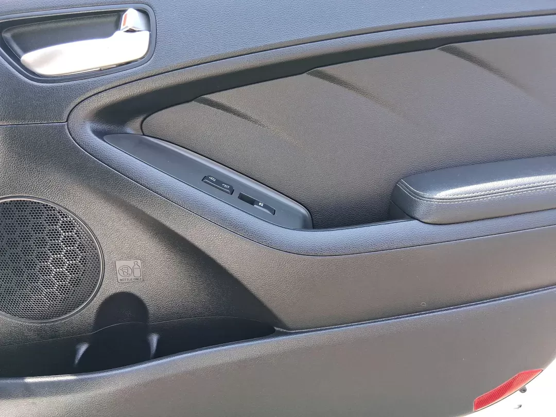 2017 Kia Forte LX (KNAFK5A8XH5) with an 2L I-4 DOHC engine, located at 1951 S Dayton Lakeview Rd., New Carlisle, OH, 45344, (937) 908-9800, 39.890999, -84.050255 - **Discover Adventure with the 2017 Kia Forte LX at Advantage Car and Credit!**<br /> <br /> Are you ready to elevate your daily commute or embark on a weekend adventure? The 2017 Kia Forte LX is your perfect companion, combining style, comfort, and impressive efficiency. With its eye-catching Clear - Photo#17