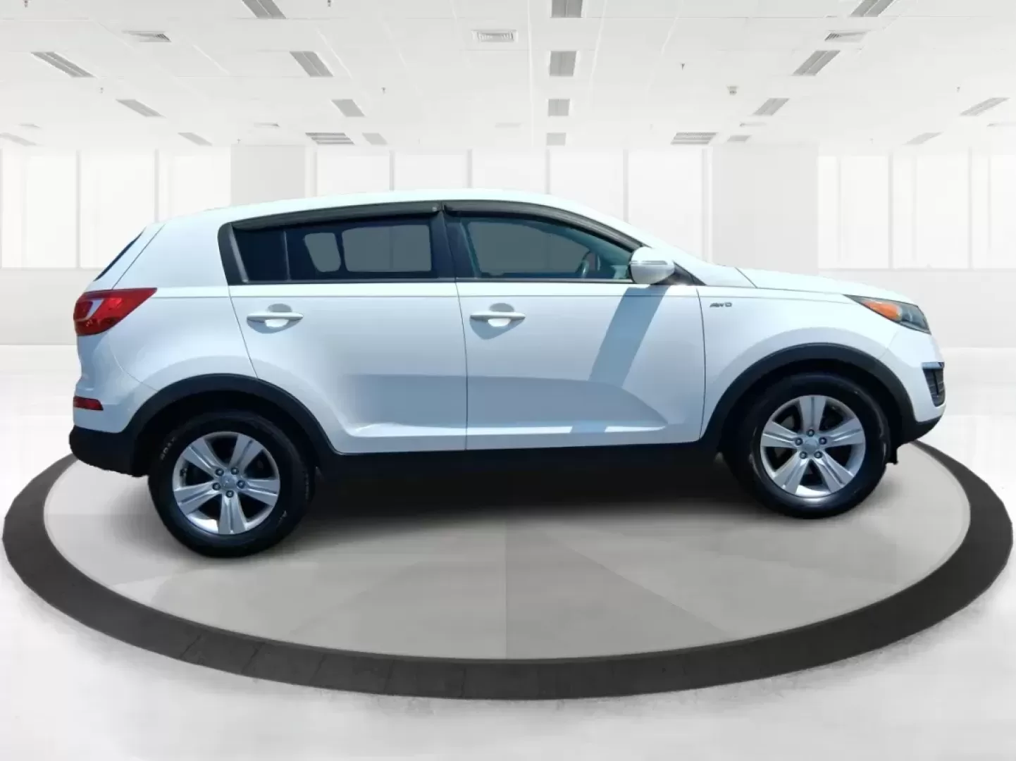2013 Kia Sportage LX (KNDPBCA20D7) with an 2.4L I-4 DOHC engine, located at 1230 East Main St, Xenia, OH, 45385, (937) 908-9800, 39.688026, -83.910172 - **Unlock Adventure with the 2013 Kia Sportage LX Perfect for Your Next Journey!**<br /> <br /> Are you ready to elevate your lifestyle with a vehicle that combines practicality and excitement? The 2013 Kia Sportage LX, available at Advantage Car and Credit in Fairborn, OH, is your ideal partner for - Photo#1