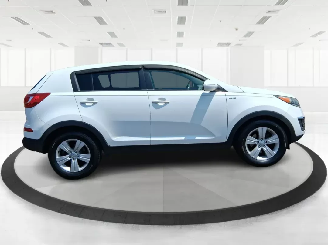 2013 Kia Sportage LX (KNDPBCA20D7) with an 2.4L I-4 DOHC engine, located at 1230 East Main St, Xenia, OH, 45385, (937) 908-9800, 39.688026, -83.910172 - ### Explore Every Adventure with the 2013 Kia Sportage LX at Advantage Car and Credit!<br /> <br /> Are you ready to elevate your daily commute or embark on unforgettable weekend adventures? The 2013 Kia Sportage LX is the perfect crossover for anyone seeking a reliable and versatile vehicle. Whethe - Photo#1