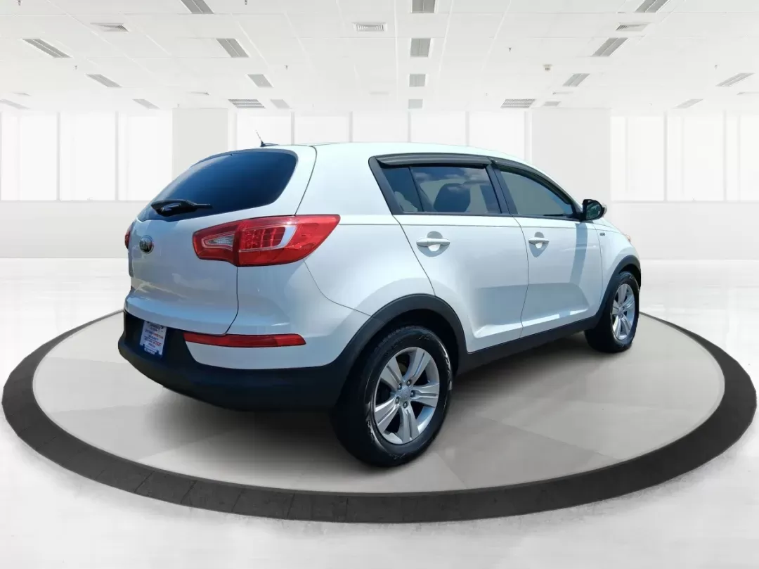 2013 Kia Sportage LX (KNDPBCA20D7) with an 2.4L I-4 DOHC engine, located at 1230 East Main St, Xenia, OH, 45385, (937) 908-9800, 39.688026, -83.910172 - ### Explore Every Adventure with the 2013 Kia Sportage LX at Advantage Car and Credit!<br /> <br /> Are you ready to elevate your daily commute or embark on unforgettable weekend adventures? The 2013 Kia Sportage LX is the perfect crossover for anyone seeking a reliable and versatile vehicle. Whethe - Photo#2