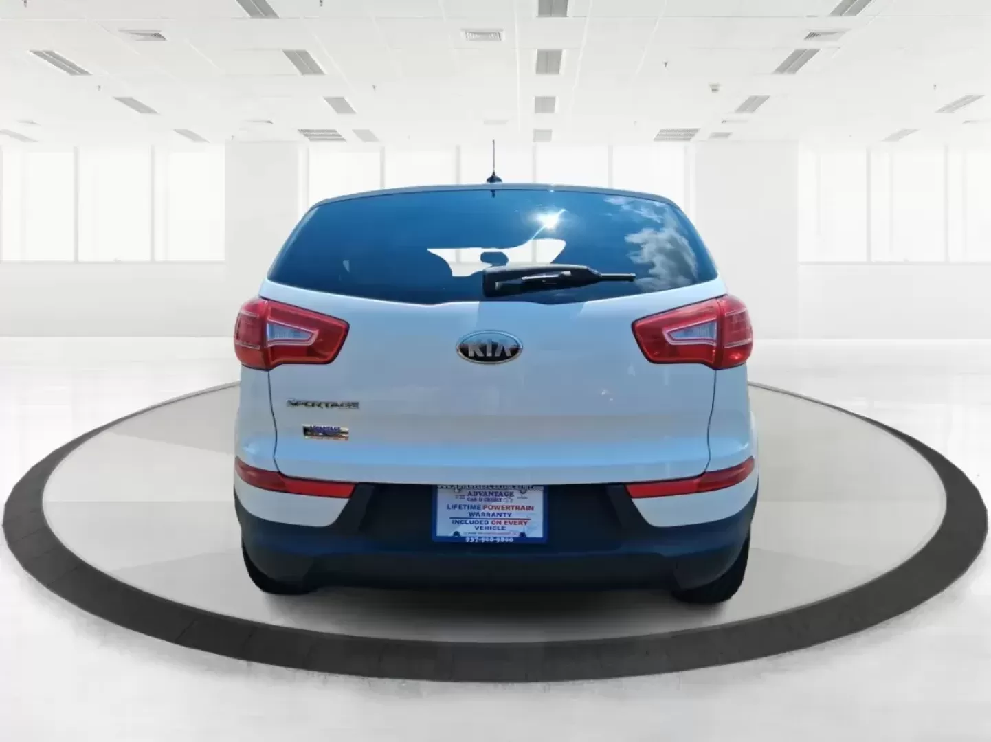 2013 Kia Sportage LX (KNDPBCA20D7) with an 2.4L I-4 DOHC engine, located at 1230 East Main St, Xenia, OH, 45385, (937) 908-9800, 39.688026, -83.910172 - **Unlock Adventure with the 2013 Kia Sportage LX Perfect for Your Next Journey!**<br /> <br /> Are you ready to elevate your lifestyle with a vehicle that combines practicality and excitement? The 2013 Kia Sportage LX, available at Advantage Car and Credit in Fairborn, OH, is your ideal partner for - Photo#3