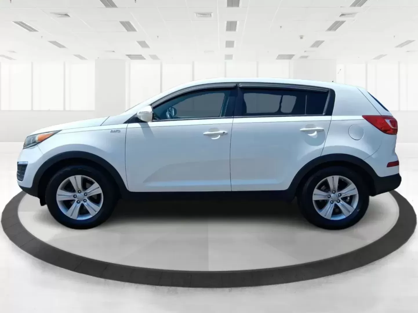 2013 Kia Sportage LX (KNDPBCA20D7) with an 2.4L I-4 DOHC engine, located at 1230 East Main St, Xenia, OH, 45385, (937) 908-9800, 39.688026, -83.910172 - **Unlock Adventure with the 2013 Kia Sportage LX Perfect for Your Next Journey!**<br /> <br /> Are you ready to elevate your lifestyle with a vehicle that combines practicality and excitement? The 2013 Kia Sportage LX, available at Advantage Car and Credit in Fairborn, OH, is your ideal partner for - Photo#5