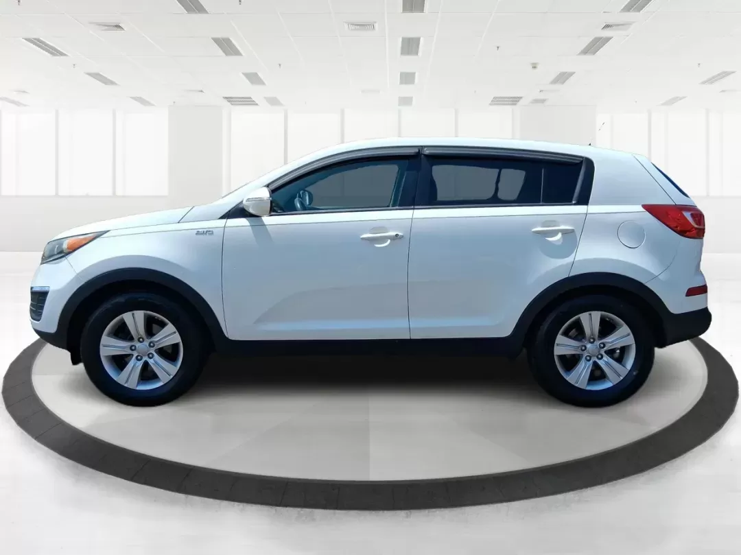 2013 Kia Sportage LX (KNDPBCA20D7) with an 2.4L I-4 DOHC engine, located at 1230 East Main St, Xenia, OH, 45385, (937) 908-9800, 39.688026, -83.910172 - ### Explore Every Adventure with the 2013 Kia Sportage LX at Advantage Car and Credit!<br /> <br /> Are you ready to elevate your daily commute or embark on unforgettable weekend adventures? The 2013 Kia Sportage LX is the perfect crossover for anyone seeking a reliable and versatile vehicle. Whethe - Photo#5