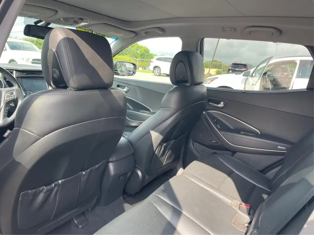 2013 Hyundai Santa Fe Sport 2.0T (5XYZW3LA4DG) with an Theta II 2L I-4 gasoline direct injection engine, located at 1184 Kauffman Ave, Fairborn, OH, 45324, (937) 908-9800, 39.807072, -84.030914 - **Experience Adventure and Comfort with the 2013 Hyundai Santa Fe Sport 2.0T at Advantage Car and Credit!**<br /> <br /> Are you ready to elevate your driving experience? Whether you're navigating the hustle and bustle of daily commutes or planning a spontaneous weekend getaway, the 2013 Hyundai San - Photo#9