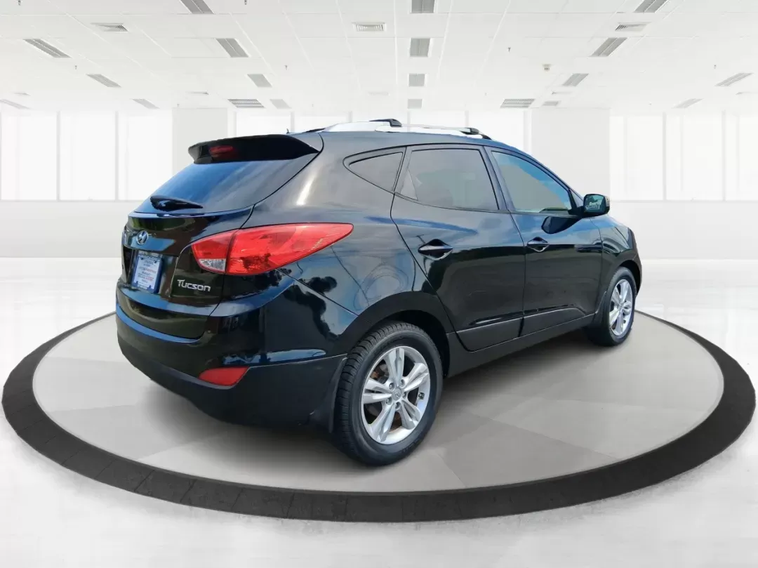 2012 Hyundai Tucson GLS (KM8JU3AC2CU) with an Theta II 2.4L I-4 DOHC engine, located at 880 E. National Road, Vandalia, OH, 45377, (937) 908-9800, 39.891918, -84.183594 - **Discover Your Next Adventure with the 2012 Hyundai Tucson GLS at Advantage Car and Credit!**<br /> <br /> Are you ready to elevate your lifestyle with a vehicle that meets the demands of your family, your daily commute, or those exciting weekend getaways? Look no further than the 2012 Hyundai Tucs - Photo#2