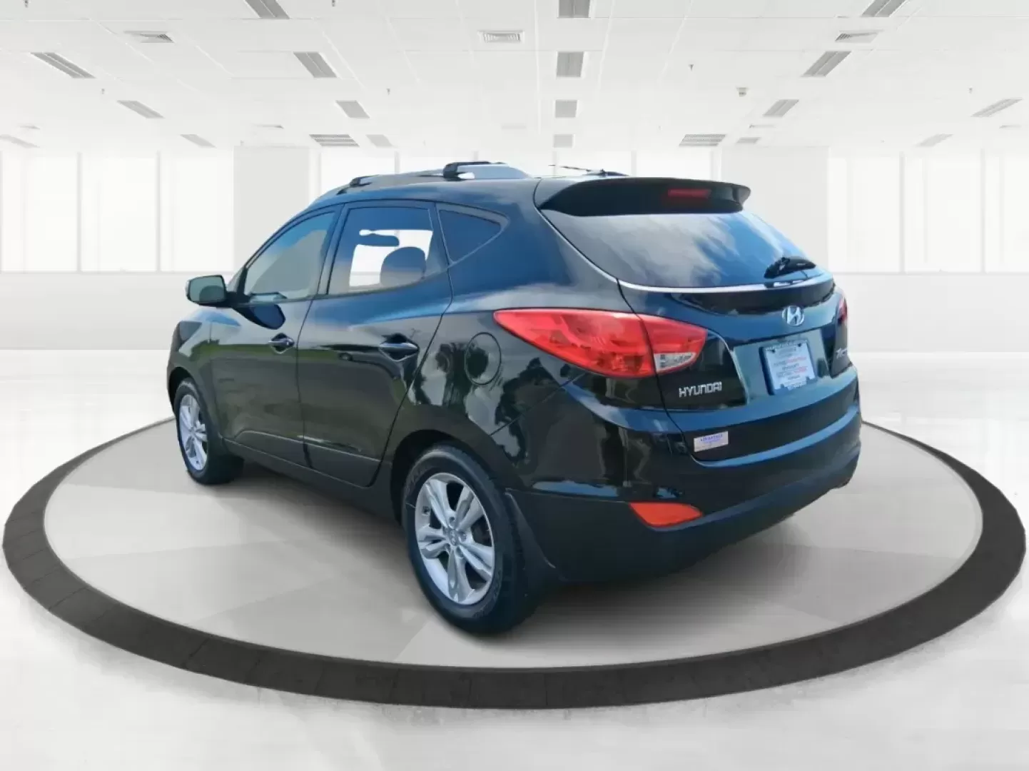 2012 Hyundai Tucson GLS (KM8JU3AC2CU) with an Theta II 2.4L I-4 DOHC engine, located at 880 E. National Road, Vandalia, OH, 45377, (937) 908-9800, 39.891918, -84.183594 - Photo#4