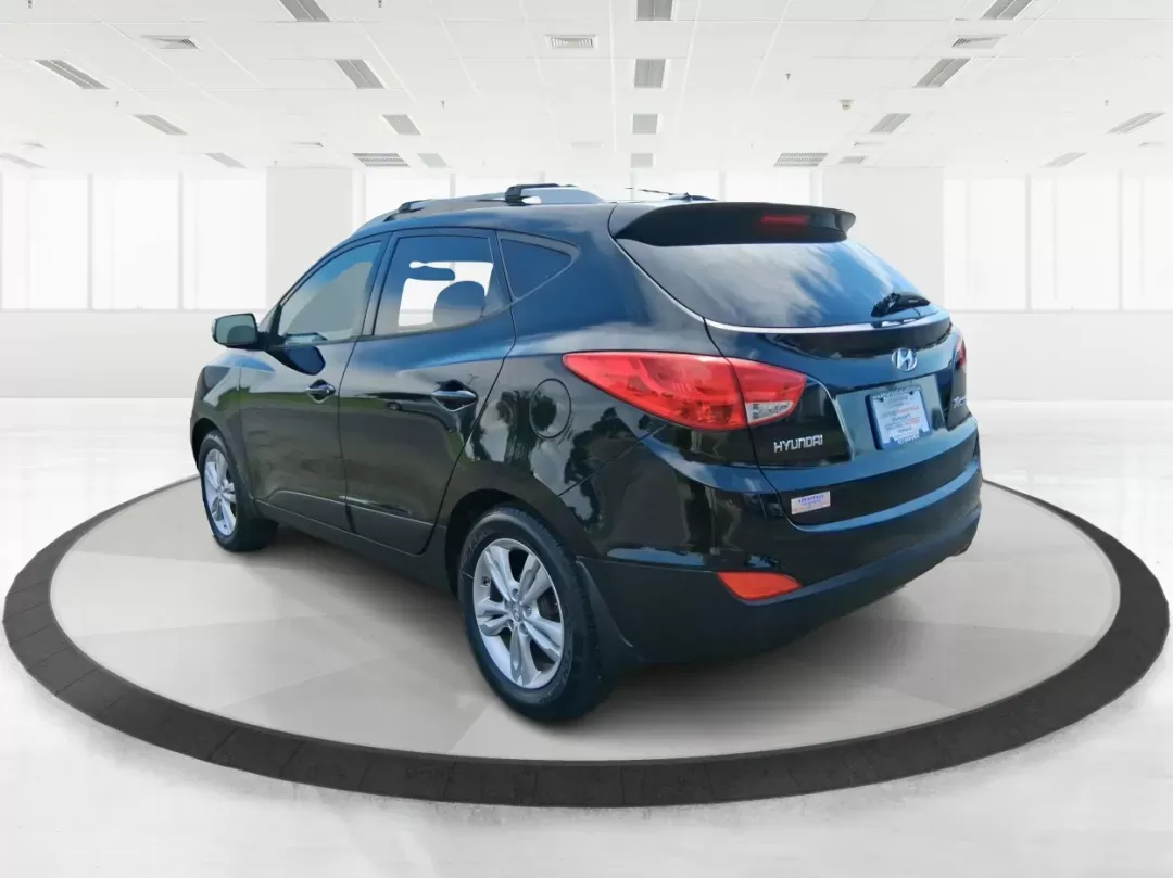 2012 Hyundai Tucson GLS (KM8JU3AC2CU) with an Theta II 2.4L I-4 DOHC engine, located at 880 E. National Road, Vandalia, OH, 45377, (937) 908-9800, 39.891918, -84.183594 - **Discover Your Next Adventure with the 2012 Hyundai Tucson GLS at Advantage Car and Credit!**<br /> <br /> Are you ready to elevate your lifestyle with a vehicle that meets the demands of your family, your daily commute, or those exciting weekend getaways? Look no further than the 2012 Hyundai Tucs - Photo#4