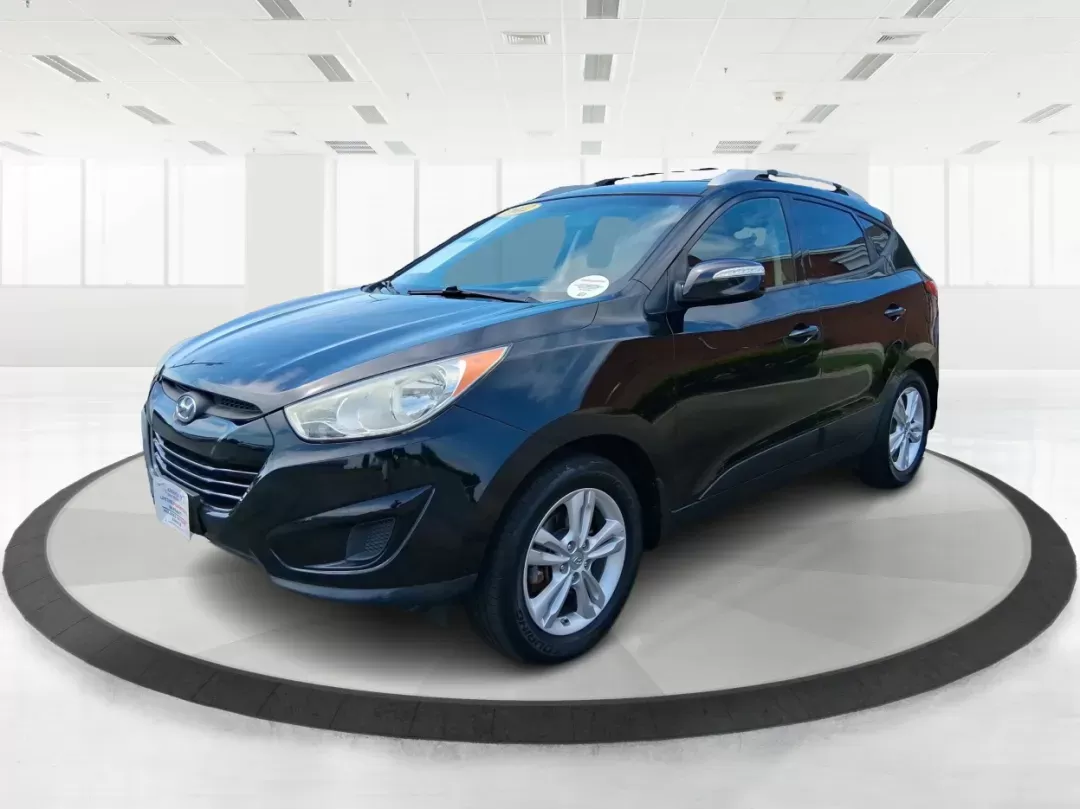2012 Hyundai Tucson GLS (KM8JU3AC2CU) with an Theta II 2.4L I-4 DOHC engine, located at 880 E. National Road, Vandalia, OH, 45377, (937) 908-9800, 39.891918, -84.183594 - **Discover Your Next Adventure with the 2012 Hyundai Tucson GLS at Advantage Car and Credit!**<br /> <br /> Are you ready to elevate your lifestyle with a vehicle that meets the demands of your family, your daily commute, or those exciting weekend getaways? Look no further than the 2012 Hyundai Tucs - Photo#7