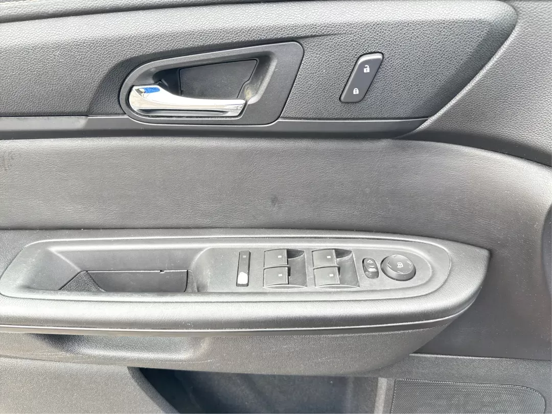2017 Chevrolet Traverse 1LT (1GNKVGKD3HJ) with an 3.6L V-6 gasoline direct injection engine, located at 1099 N County Rd 25A , Troy, OH, 45373, (937) 908-9800, 40.057079, -84.212883 - **Adventure Awaits with the 2017 Chevrolet Traverse at Advantage Car and Credit!** <br /> <br /> If you're searching for a versatile vehicle that can handle everything life throws your way, look no further than this stunning 2017 Chevrolet Traverse. Perfectly suited for growing families, weekend adv - Photo#18