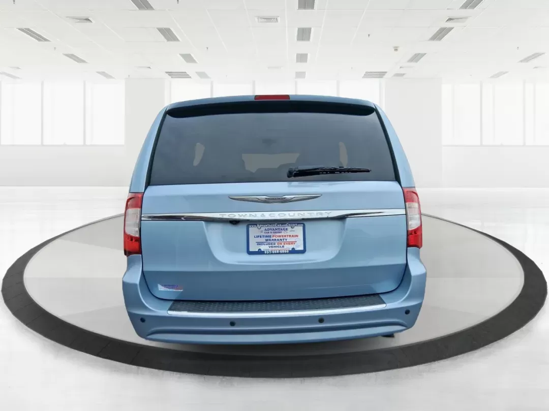2013 Chrysler Town and Country Touring (2C4RC1BG5DR) with an Pentastar 3.6L V-6 DOHC engine, located at 401 Woodman Dr, Riverside, OH, 45431, (937) 908-9800, 39.760899, -84.123421 - **Discover Your Family's Next Adventure with the 2013 Chrysler Town and Country at Advantage Car and Credit!**<br /> <br /> Are you searching for a reliable vehicle that accommodates your growing family while offering style, comfort, and versatility? Look no further! At Advantage Car and Credit, l - Photo#3