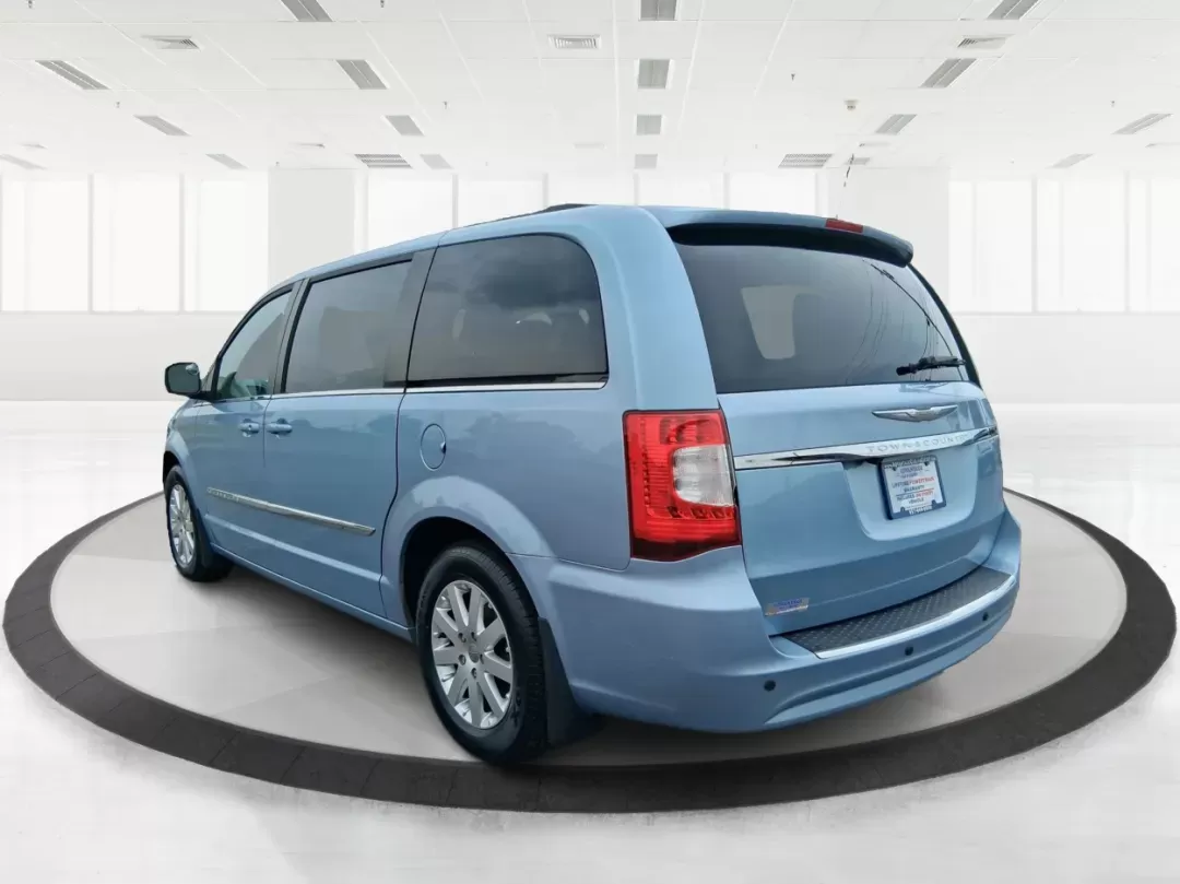 2013 Chrysler Town and Country Touring (2C4RC1BG5DR) with an Pentastar 3.6L V-6 DOHC engine, located at 401 Woodman Dr, Riverside, OH, 45431, (937) 908-9800, 39.760899, -84.123421 - **Discover Your Family's Next Adventure with the 2013 Chrysler Town and Country at Advantage Car and Credit!**<br /> <br /> Are you searching for a reliable vehicle that accommodates your growing family while offering style, comfort, and versatility? Look no further! At Advantage Car and Credit, l - Photo#4
