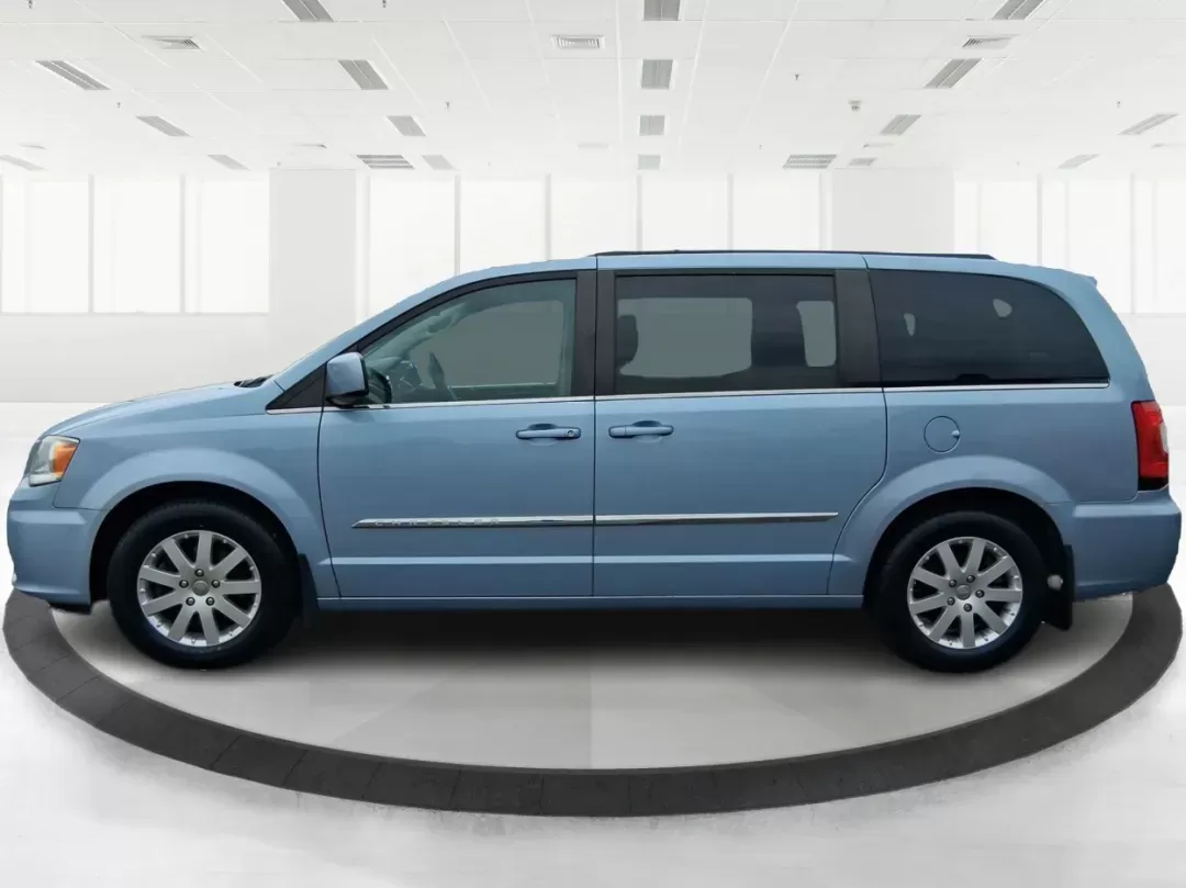 2013 Chrysler Town and Country Touring (2C4RC1BG5DR) with an Pentastar 3.6L V-6 DOHC engine, located at 401 Woodman Dr, Riverside, OH, 45431, (937) 908-9800, 39.760899, -84.123421 - **Discover Your Family's Next Adventure with the 2013 Chrysler Town and Country at Advantage Car and Credit!**<br /> <br /> Are you searching for a reliable vehicle that accommodates your growing family while offering style, comfort, and versatility? Look no further! At Advantage Car and Credit, l - Photo#5