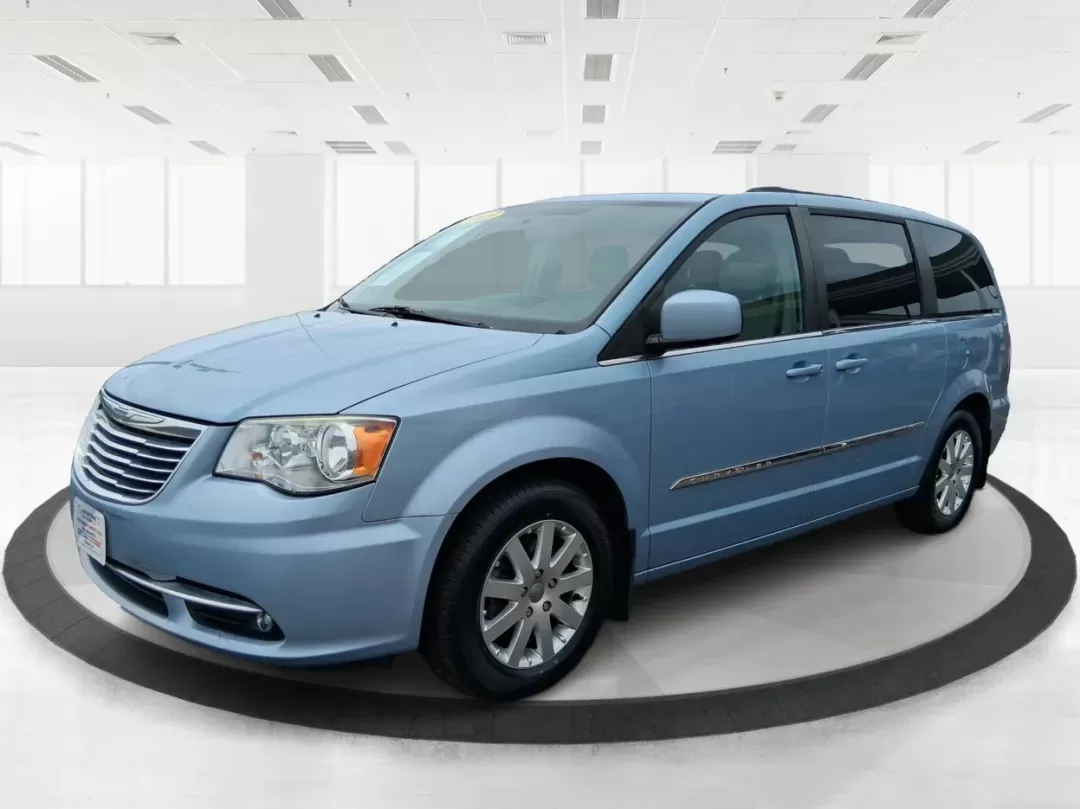 2013 Chrysler Town and Country Touring (2C4RC1BG5DR) with an Pentastar 3.6L V-6 DOHC engine, located at 401 Woodman Dr, Riverside, OH, 45431, (937) 908-9800, 39.760899, -84.123421 - **Discover Your Family's Next Adventure with the 2013 Chrysler Town and Country at Advantage Car and Credit!**<br /> <br /> Are you searching for a reliable vehicle that accommodates your growing family while offering style, comfort, and versatility? Look no further! At Advantage Car and Credit, l - Photo#7