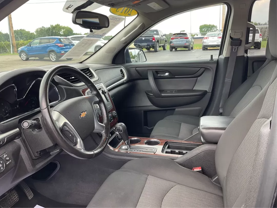 2013 Chevrolet Traverse 1LT (1GNKRGKD0DJ) with an 3.6L V-6 gasoline direct injection engine, located at 1951 S Dayton Lakeview Rd., New Carlisle, OH, 45344, (937) 908-9800, 39.890999, -84.050255 - Photo#7
