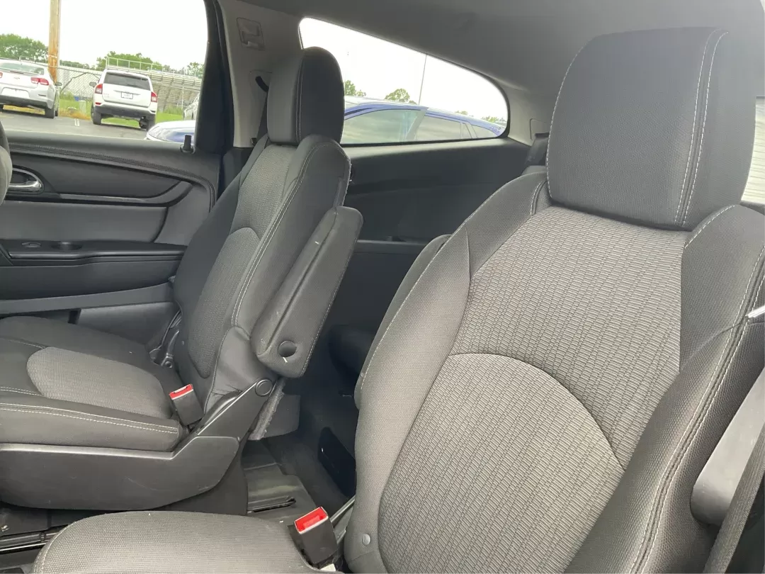 2013 Chevrolet Traverse 1LT (1GNKRGKD0DJ) with an 3.6L V-6 gasoline direct injection engine, located at 1951 S Dayton Lakeview Rd., New Carlisle, OH, 45344, (937) 908-9800, 39.890999, -84.050255 - Photo#8