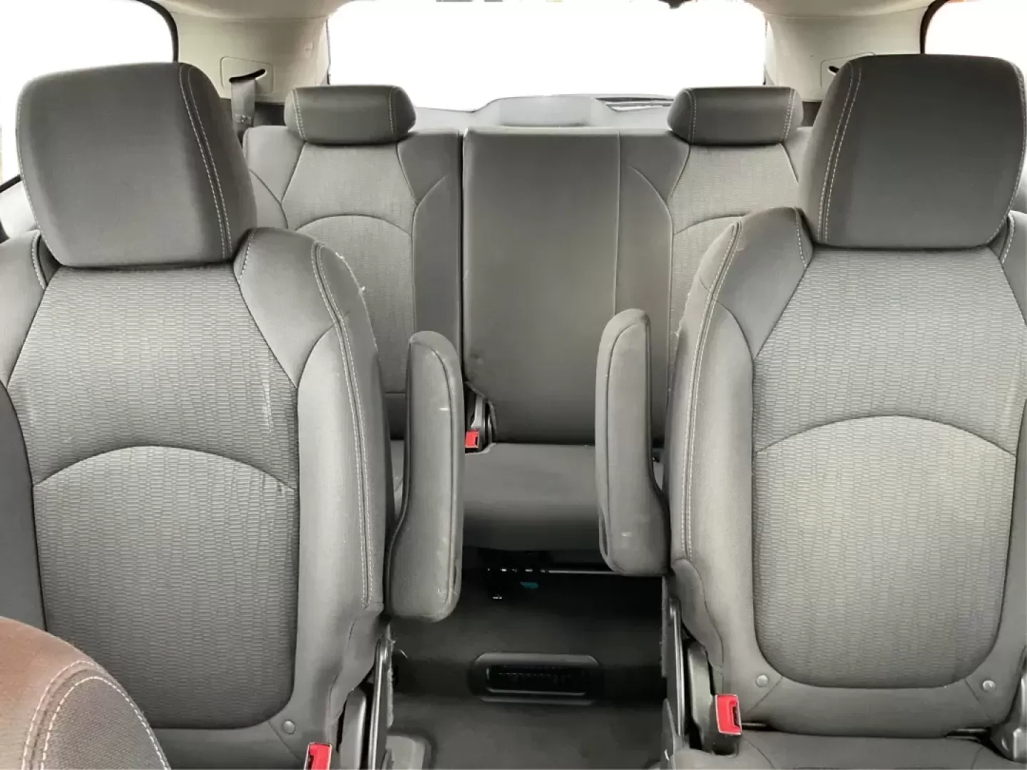 2013 Chevrolet Traverse 1LT (1GNKRGKD0DJ) with an 3.6L V-6 gasoline direct injection engine, located at 1951 S Dayton Lakeview Rd., New Carlisle, OH, 45344, (937) 908-9800, 39.890999, -84.050255 - Photo#12