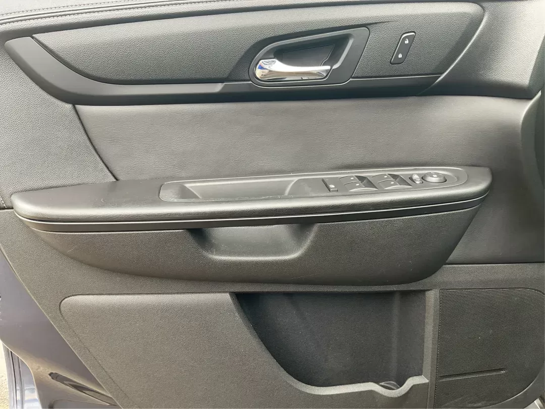 2013 Chevrolet Traverse 1LT (1GNKRGKD0DJ) with an 3.6L V-6 gasoline direct injection engine, located at 1951 S Dayton Lakeview Rd., New Carlisle, OH, 45344, (937) 908-9800, 39.890999, -84.050255 - Photo#17