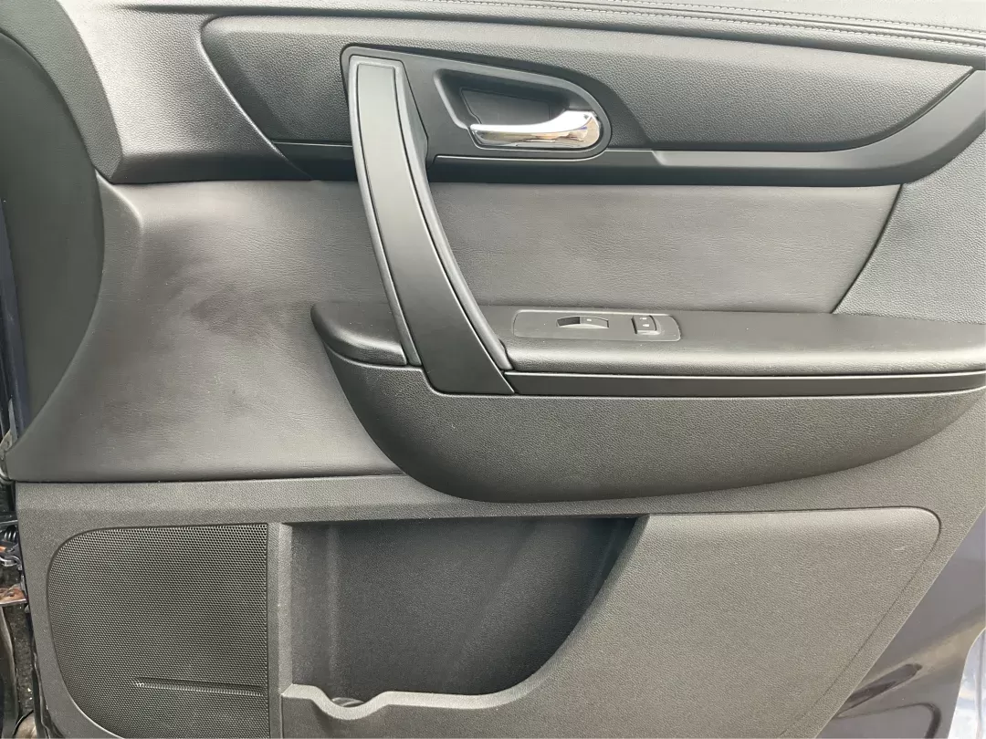 2013 Chevrolet Traverse 1LT (1GNKRGKD0DJ) with an 3.6L V-6 gasoline direct injection engine, located at 1951 S Dayton Lakeview Rd., New Carlisle, OH, 45344, (937) 908-9800, 39.890999, -84.050255 - Photo#18