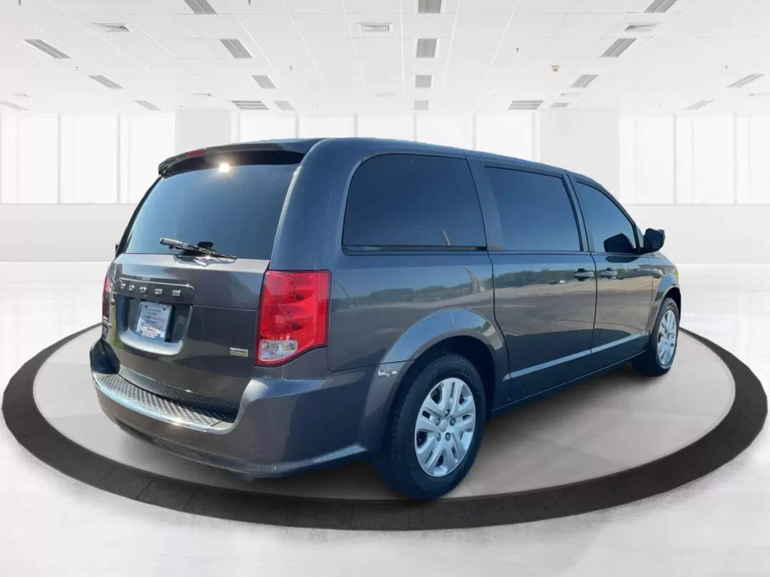 2018 Dodge Grand Caravan SE (2C4RDGBG5JR) with an Pentastar 3.6L V-6 DOHC engine, located at 880 E. National Road, Vandalia, OH, 45377, (937) 908-9800, 39.891918, -84.183594 - **Explore the Open Road in Style with the 2018 Dodge Grand Caravan Perfect for Families on the Go!**<br /> <br /> Are you searching for a reliable vehicle that caters to your family's needs while offering comfort and versatility? Look no further than the 2018 Dodge Grand Caravan SE, available now a - Photo#2
