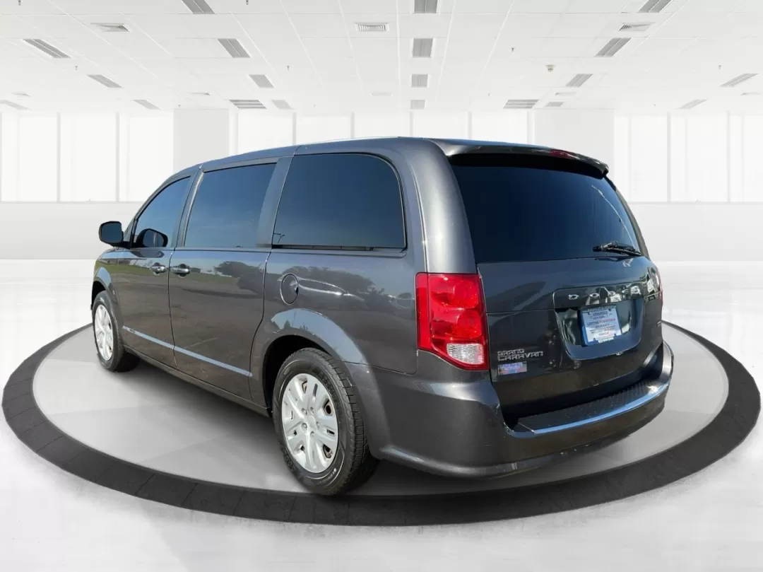 2018 Dodge Grand Caravan SE (2C4RDGBG5JR) with an Pentastar 3.6L V-6 DOHC engine, located at 880 E. National Road, Vandalia, OH, 45377, (937) 908-9800, 39.891918, -84.183594 - **Explore the Open Road in Style with the 2018 Dodge Grand Caravan Perfect for Families on the Go!**<br /> <br /> Are you searching for a reliable vehicle that caters to your family's needs while offering comfort and versatility? Look no further than the 2018 Dodge Grand Caravan SE, available now a - Photo#4