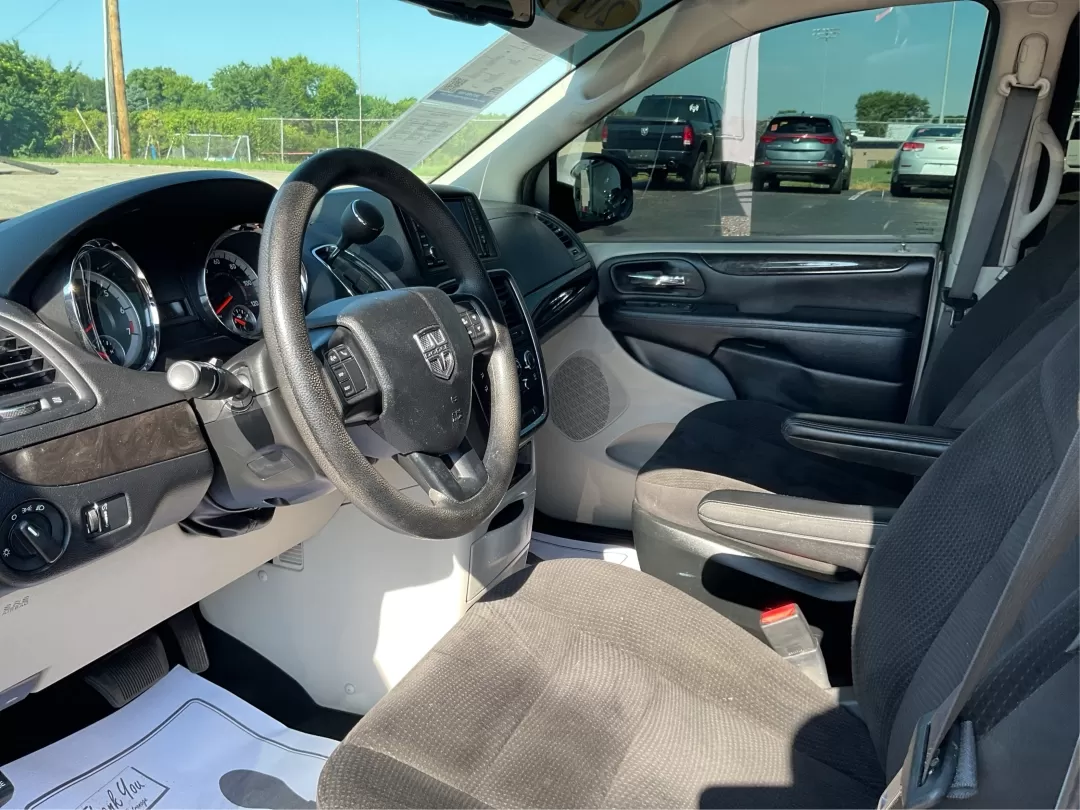 2018 Dodge Grand Caravan SE (2C4RDGBG5JR) with an Pentastar 3.6L V-6 DOHC engine, located at 880 E. National Road, Vandalia, OH, 45377, (937) 908-9800, 39.891918, -84.183594 - **Explore the Open Road in Style with the 2018 Dodge Grand Caravan Perfect for Families on the Go!**<br /> <br /> Are you searching for a reliable vehicle that caters to your family's needs while offering comfort and versatility? Look no further than the 2018 Dodge Grand Caravan SE, available now a - Photo#8