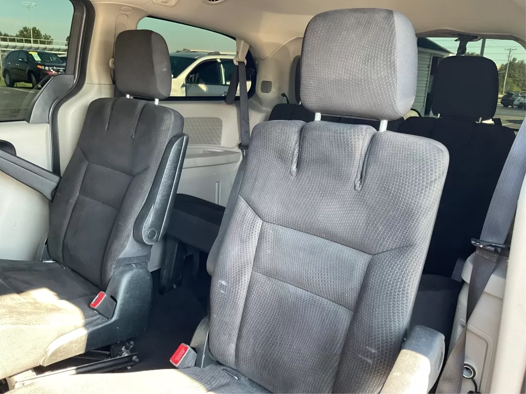 2018 Dodge Grand Caravan SE (2C4RDGBG5JR) with an Pentastar 3.6L V-6 DOHC engine, located at 880 E. National Road, Vandalia, OH, 45377, (937) 908-9800, 39.891918, -84.183594 - **Explore the Open Road in Style with the 2018 Dodge Grand Caravan Perfect for Families on the Go!**<br /> <br /> Are you searching for a reliable vehicle that caters to your family's needs while offering comfort and versatility? Look no further than the 2018 Dodge Grand Caravan SE, available now a - Photo#9