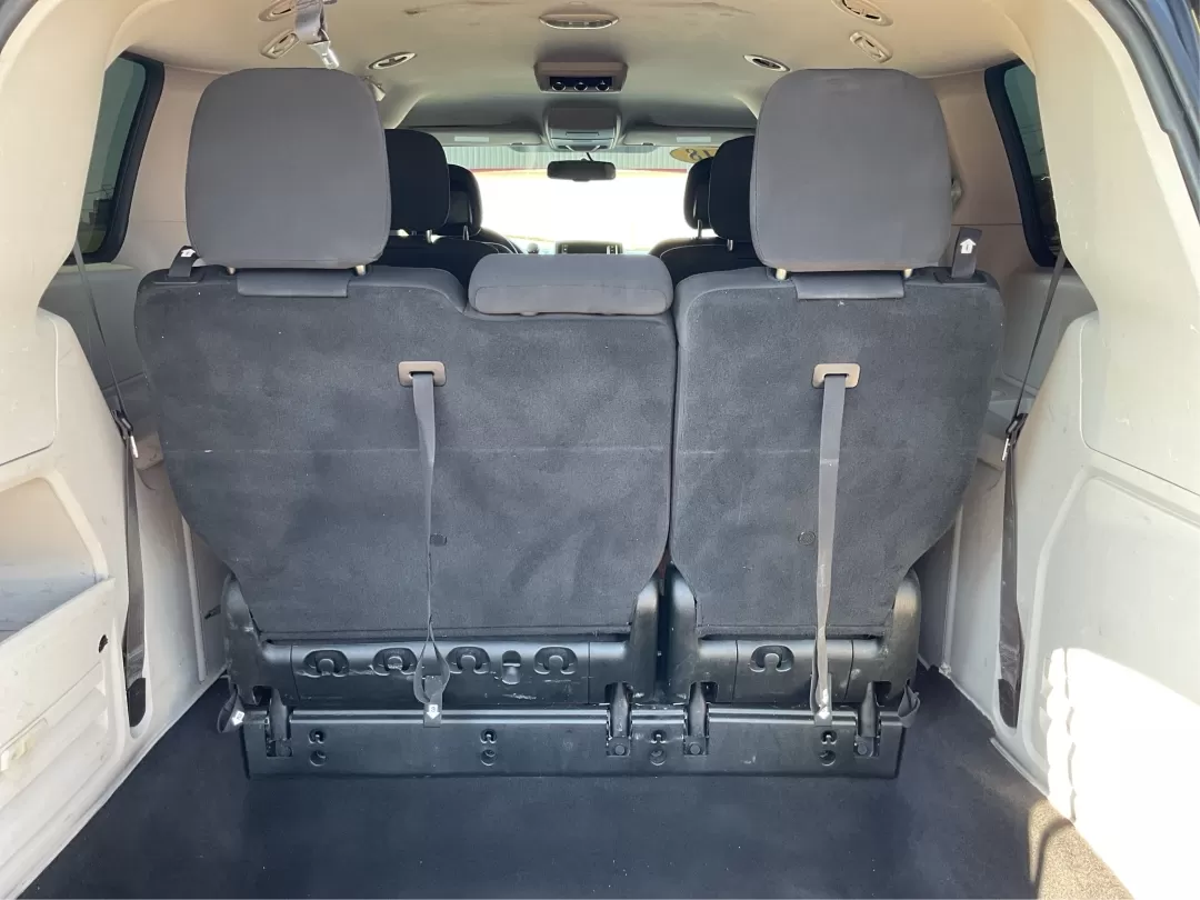 2018 Dodge Grand Caravan SE (2C4RDGBG5JR) with an Pentastar 3.6L V-6 DOHC engine, located at 880 E. National Road, Vandalia, OH, 45377, (937) 908-9800, 39.891918, -84.183594 - **Explore the Open Road in Style with the 2018 Dodge Grand Caravan Perfect for Families on the Go!**<br /> <br /> Are you searching for a reliable vehicle that caters to your family's needs while offering comfort and versatility? Look no further than the 2018 Dodge Grand Caravan SE, available now a - Photo#11