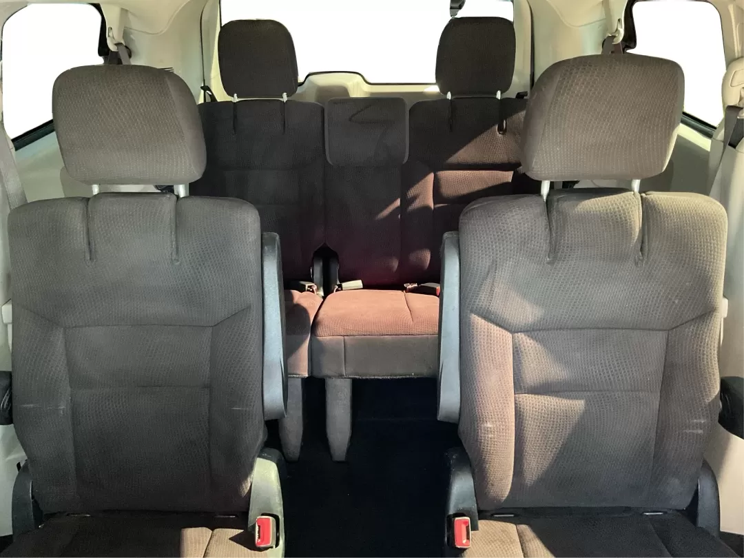 2018 Dodge Grand Caravan SE (2C4RDGBG5JR) with an Pentastar 3.6L V-6 DOHC engine, located at 880 E. National Road, Vandalia, OH, 45377, (937) 908-9800, 39.891918, -84.183594 - **Explore the Open Road in Style with the 2018 Dodge Grand Caravan Perfect for Families on the Go!**<br /> <br /> Are you searching for a reliable vehicle that caters to your family's needs while offering comfort and versatility? Look no further than the 2018 Dodge Grand Caravan SE, available now a - Photo#13