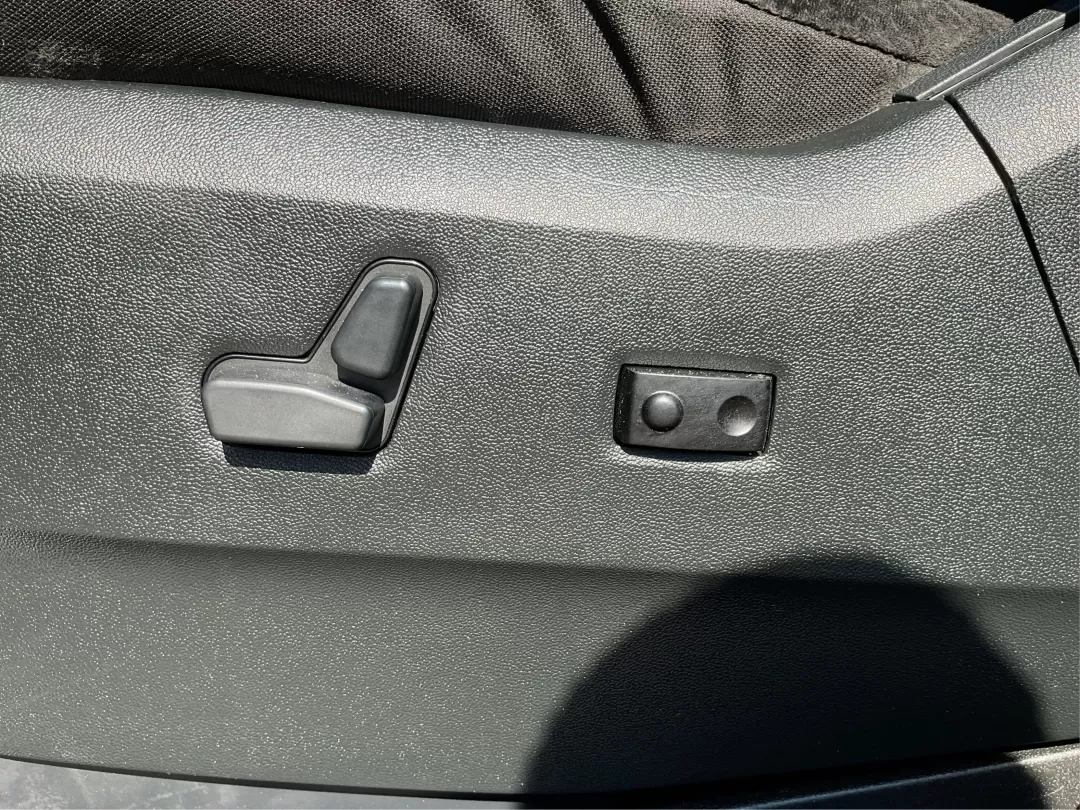 2018 Dodge Grand Caravan SE (2C4RDGBG5JR) with an Pentastar 3.6L V-6 DOHC engine, located at 880 E. National Road, Vandalia, OH, 45377, (937) 908-9800, 39.891918, -84.183594 - **Explore the Open Road in Style with the 2018 Dodge Grand Caravan Perfect for Families on the Go!**<br /> <br /> Are you searching for a reliable vehicle that caters to your family's needs while offering comfort and versatility? Look no further than the 2018 Dodge Grand Caravan SE, available now a - Photo#17