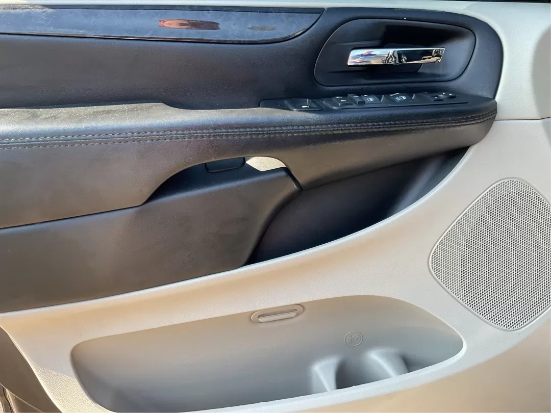 2018 Dodge Grand Caravan SE (2C4RDGBG5JR) with an Pentastar 3.6L V-6 DOHC engine, located at 880 E. National Road, Vandalia, OH, 45377, (937) 908-9800, 39.891918, -84.183594 - **Explore the Open Road in Style with the 2018 Dodge Grand Caravan Perfect for Families on the Go!**<br /> <br /> Are you searching for a reliable vehicle that caters to your family's needs while offering comfort and versatility? Look no further than the 2018 Dodge Grand Caravan SE, available now a - Photo#18
