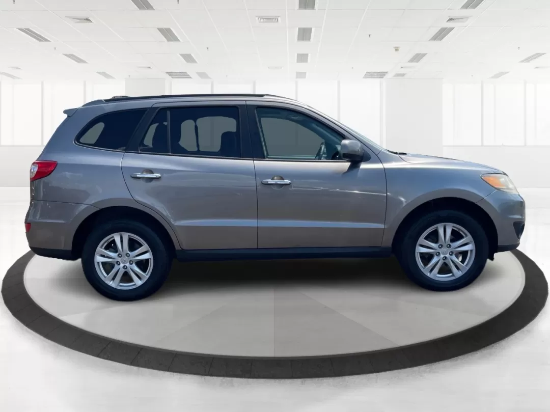 2012 Hyundai Santa Fe Limited V6 (5XYZKDAG0CG) with an 3.5L V-6 DOHC engine, located at 1184 Kauffman Ave, Fairborn, OH, 45324, (937) 908-9800, 39.807072, -84.030914 - **Elevate Your Adventures with the 2012 Hyundai Santa Fe Limited V6 at Advantage Car and Credit in Fairborn, OH!**<br /> <br /> Whether you're planning family road trips, tackling your daily commute, or seeking weekend adventures, the 2012 Hyundai Santa Fe Limited V6 is the perfect companion. With i - Photo#1