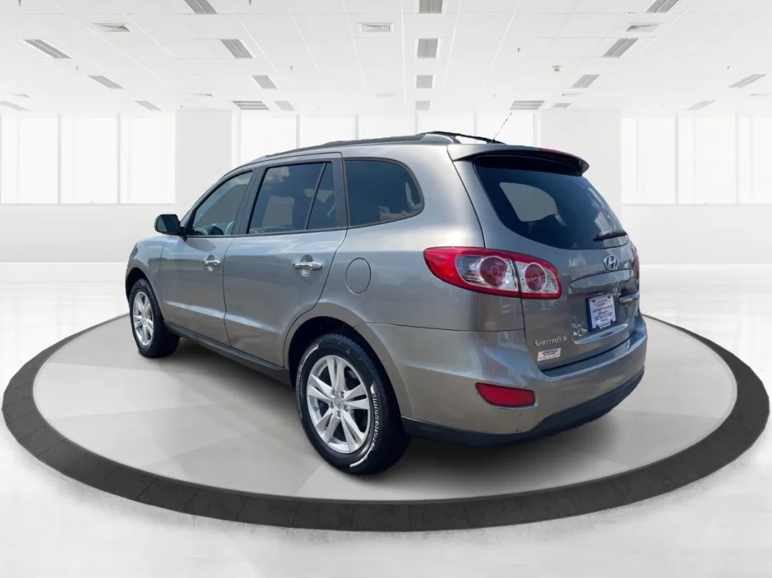 2012 Hyundai Santa Fe Limited V6 (5XYZKDAG0CG) with an 3.5L V-6 DOHC engine, located at 1184 Kauffman Ave, Fairborn, OH, 45324, (937) 908-9800, 39.807072, -84.030914 - **Elevate Your Adventures with the 2012 Hyundai Santa Fe Limited V6 at Advantage Car and Credit in Fairborn, OH!**<br /> <br /> Whether you're planning family road trips, tackling your daily commute, or seeking weekend adventures, the 2012 Hyundai Santa Fe Limited V6 is the perfect companion. With i - Photo#4