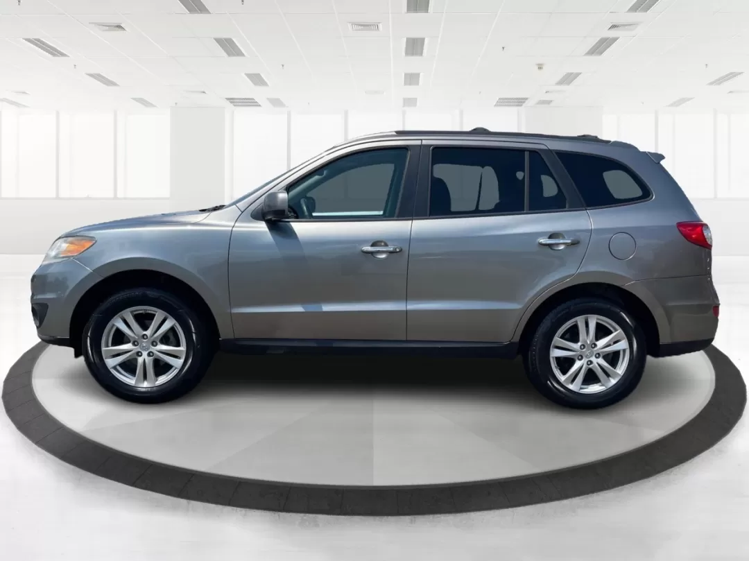 2012 Hyundai Santa Fe Limited V6 (5XYZKDAG0CG) with an 3.5L V-6 DOHC engine, located at 1184 Kauffman Ave, Fairborn, OH, 45324, (937) 908-9800, 39.807072, -84.030914 - **Elevate Your Adventures with the 2012 Hyundai Santa Fe Limited V6 at Advantage Car and Credit in Fairborn, OH!**<br /> <br /> Whether you're planning family road trips, tackling your daily commute, or seeking weekend adventures, the 2012 Hyundai Santa Fe Limited V6 is the perfect companion. With i - Photo#5